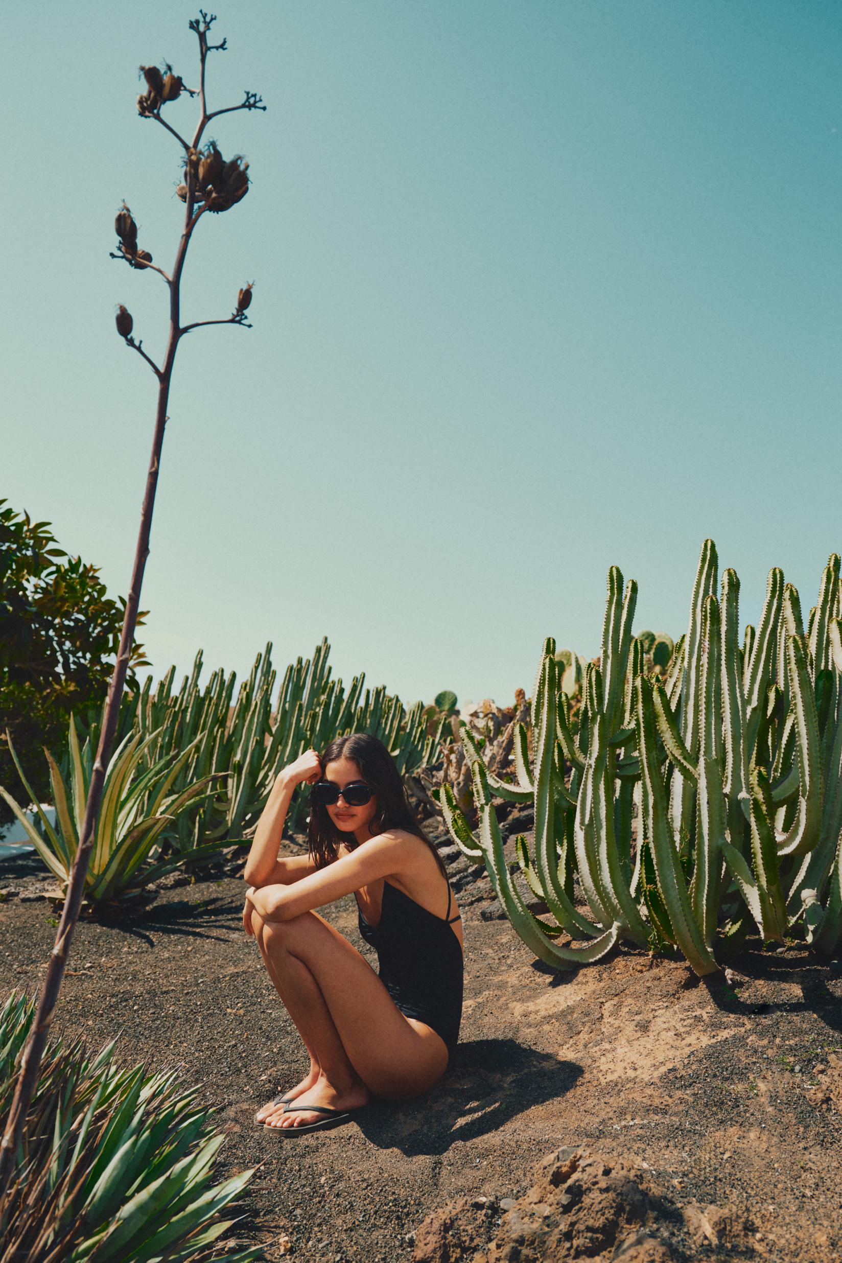 Basic swimsuit — BLACK