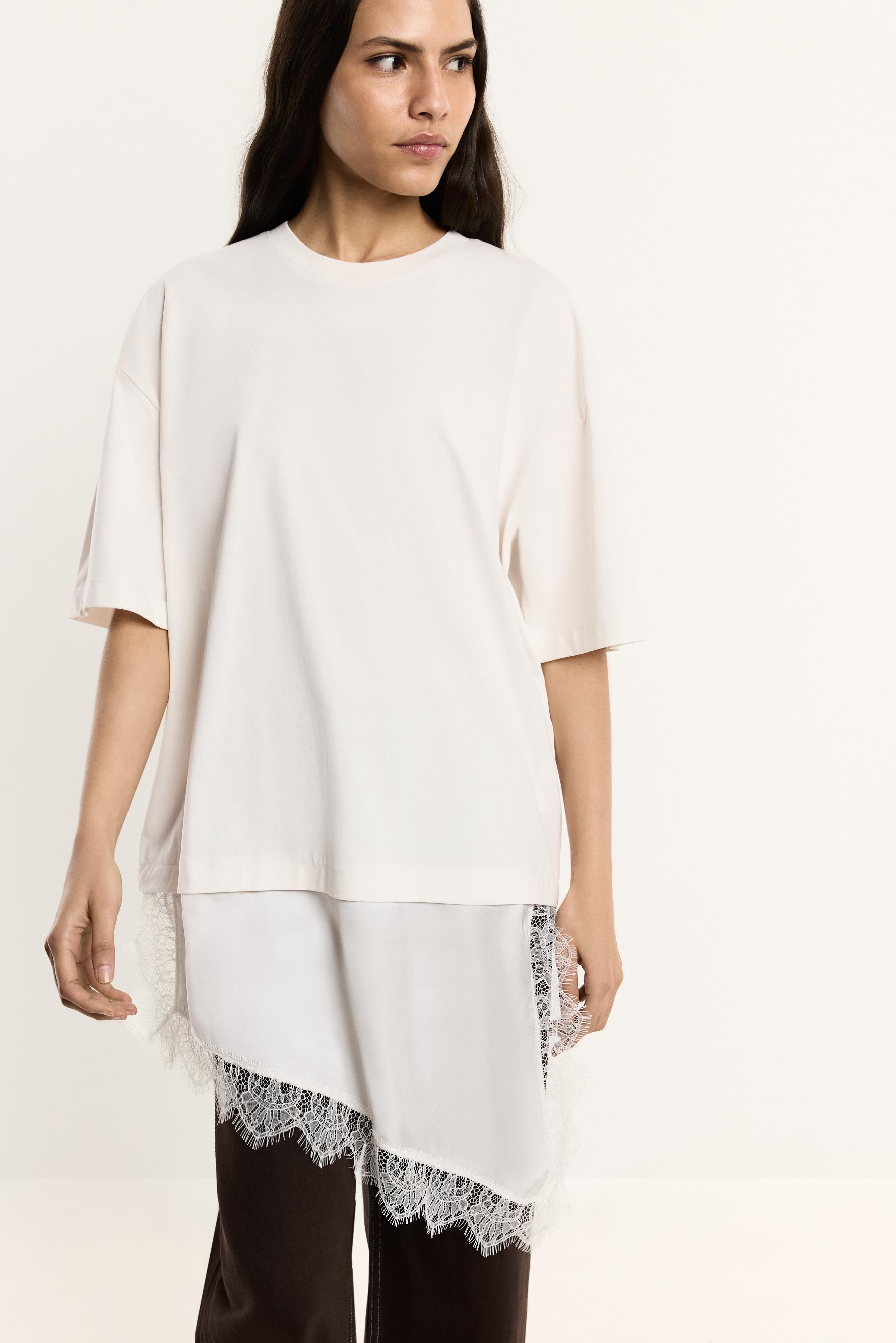 Camiseta bajo encaje