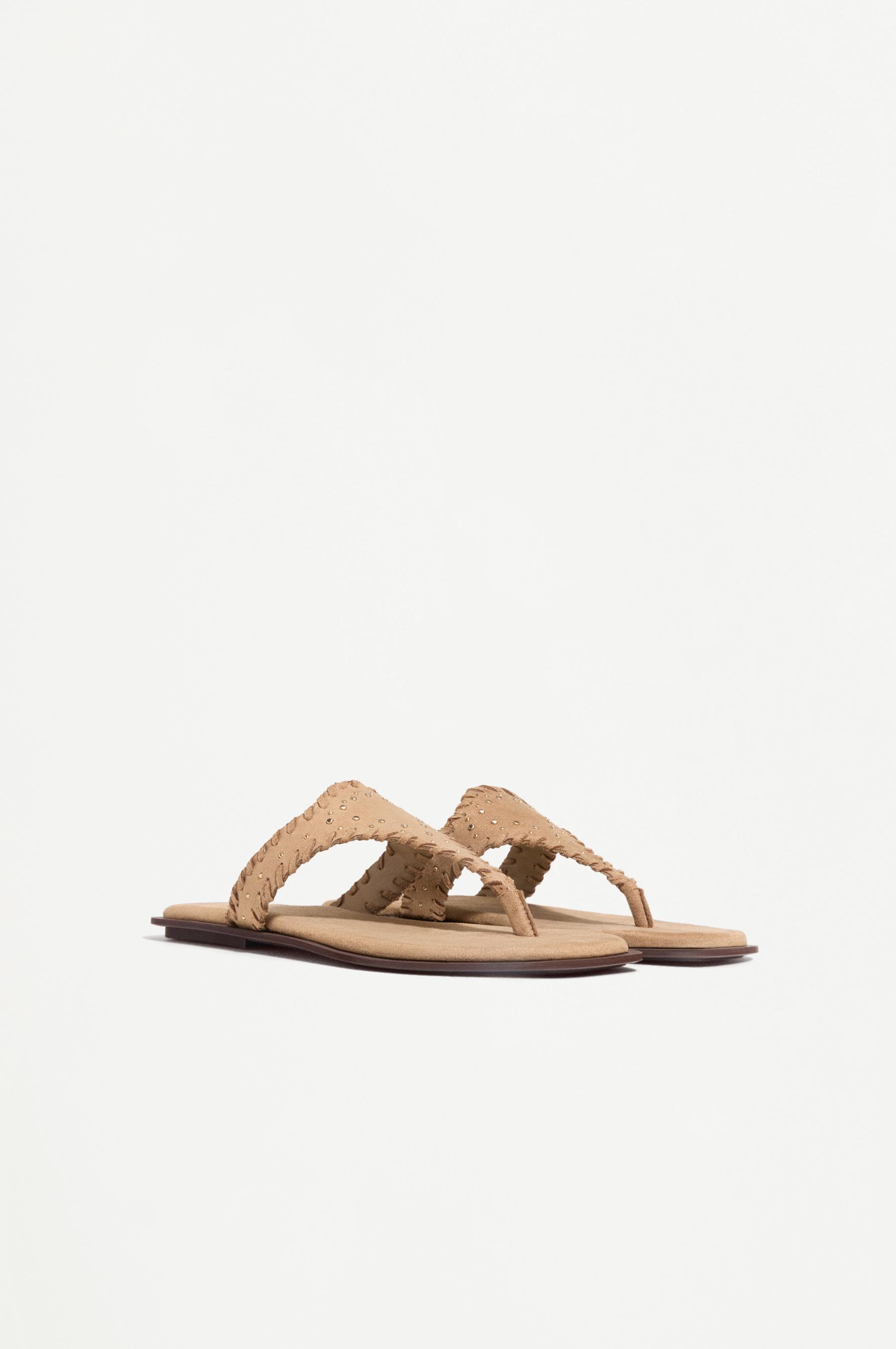 Flat studded sandals — BROWN