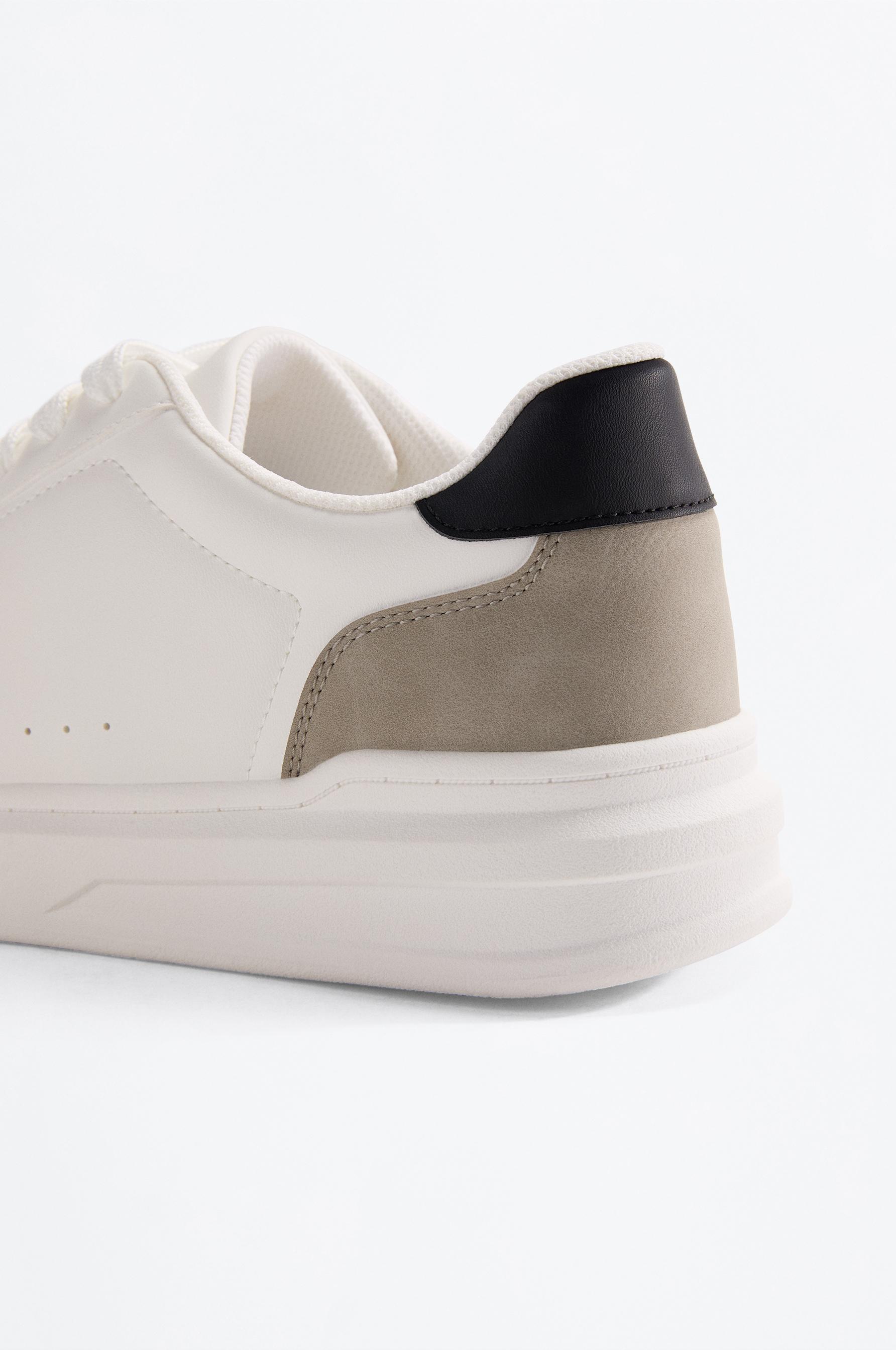 Contrast heel counter slippers — OTHERS