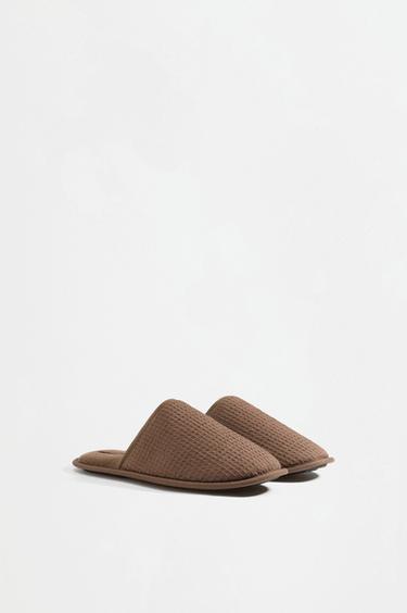 Waffle-knit house slippers — BROWN 2