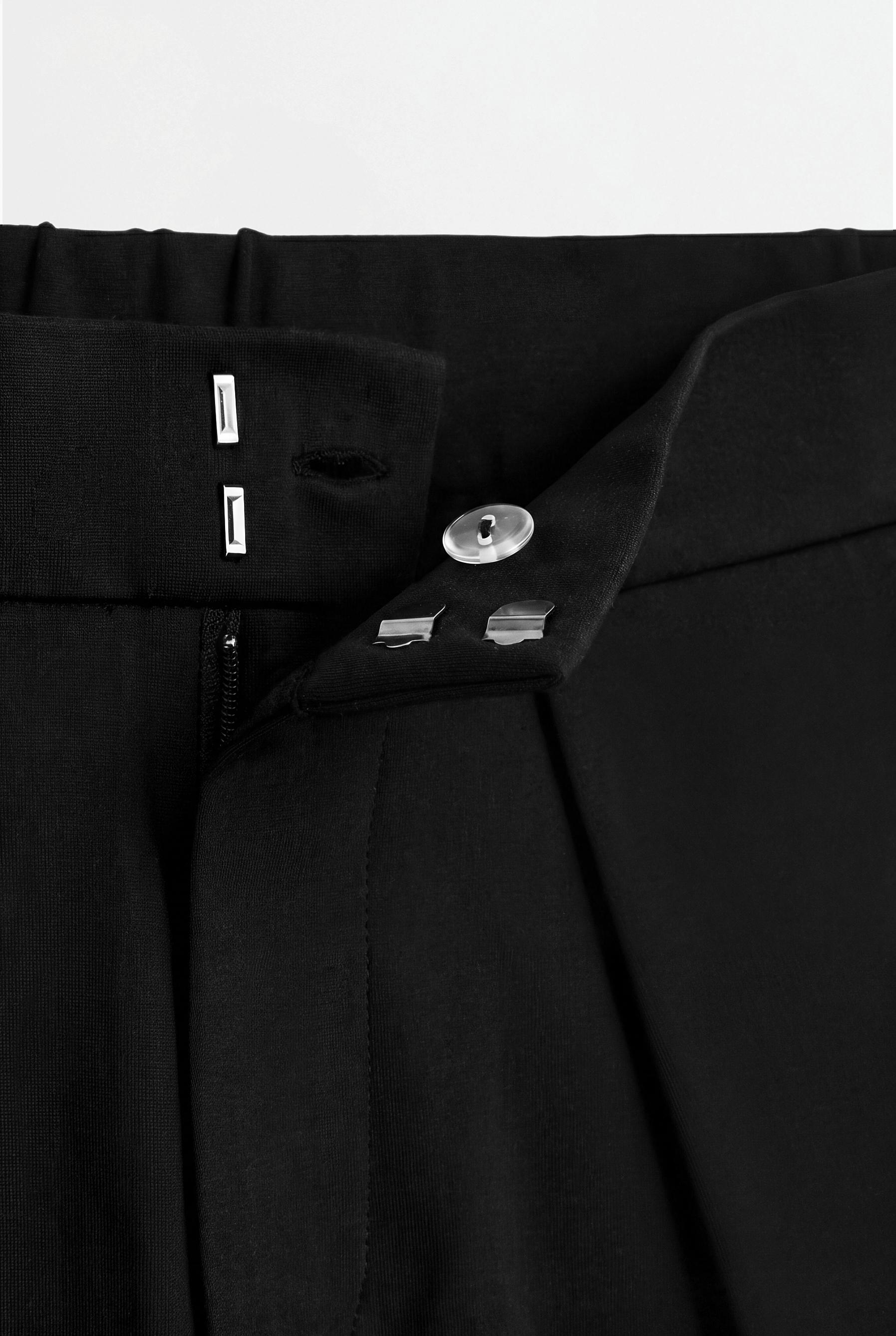 Interlock pleated trousers — BLACK