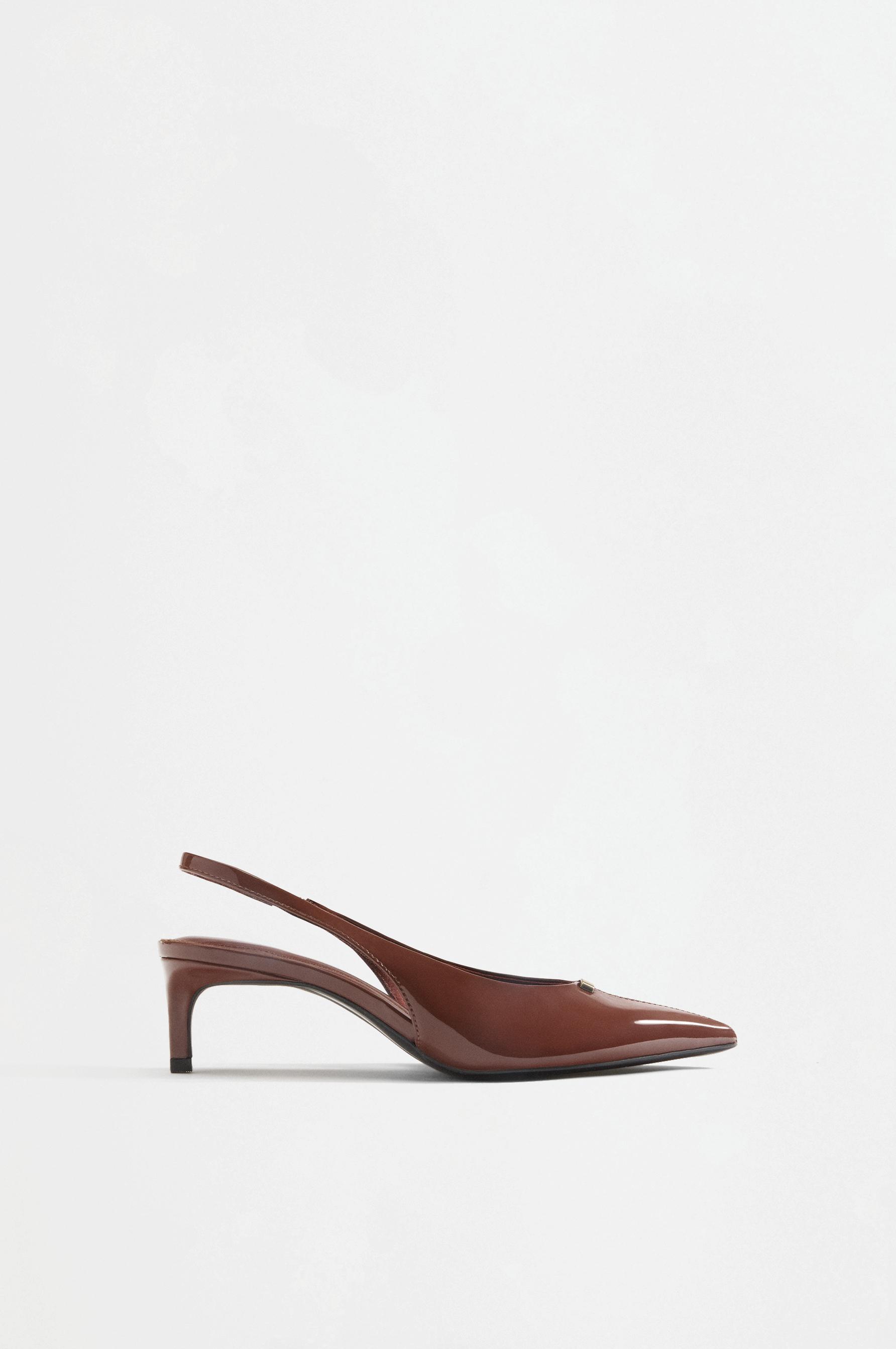Zapato destalonado tacón