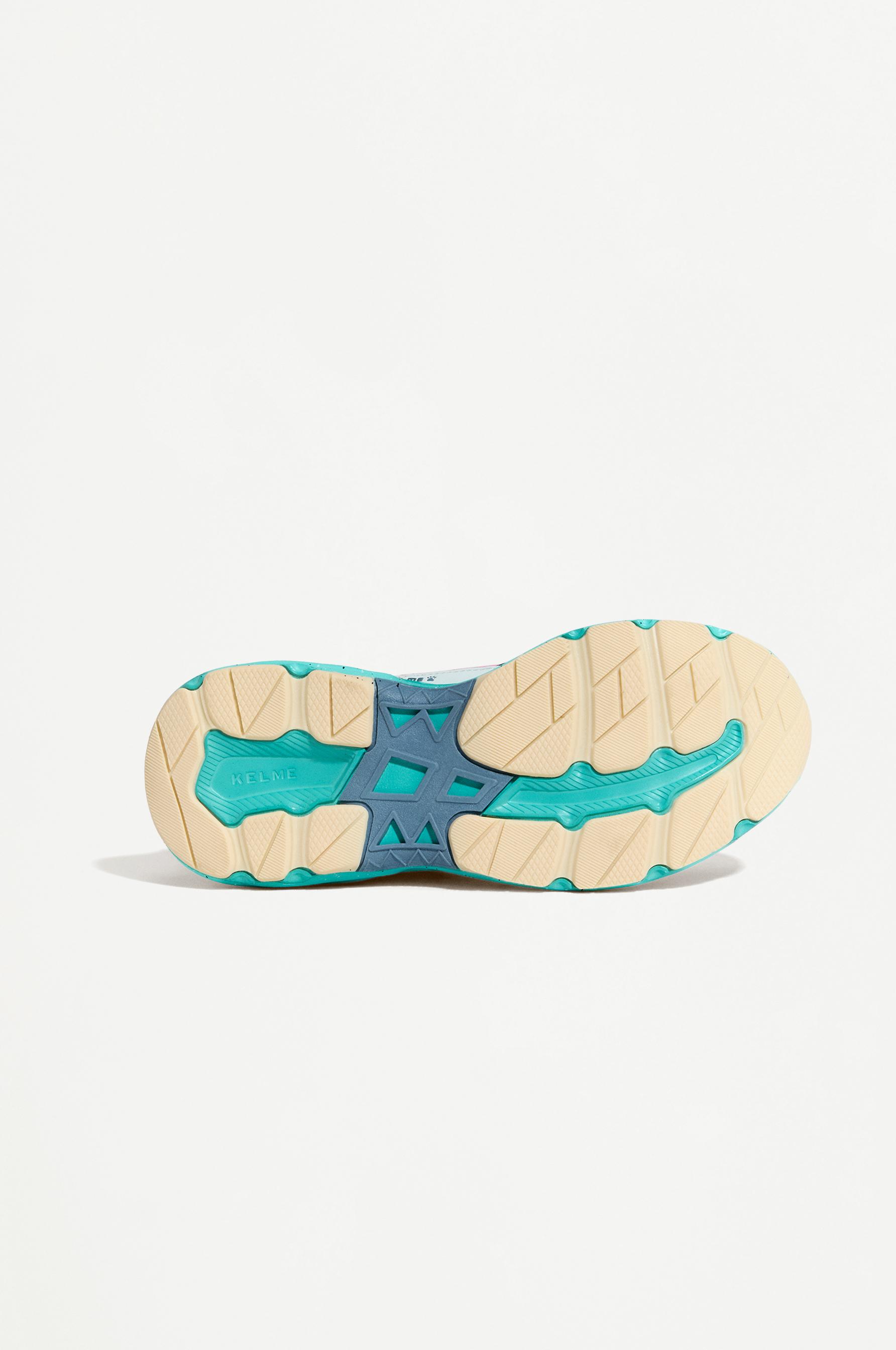 Kelme sports shoe — OTHERS