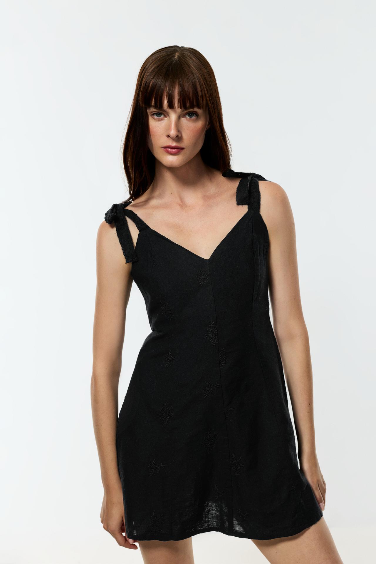 Embroidered short dress — BLACK