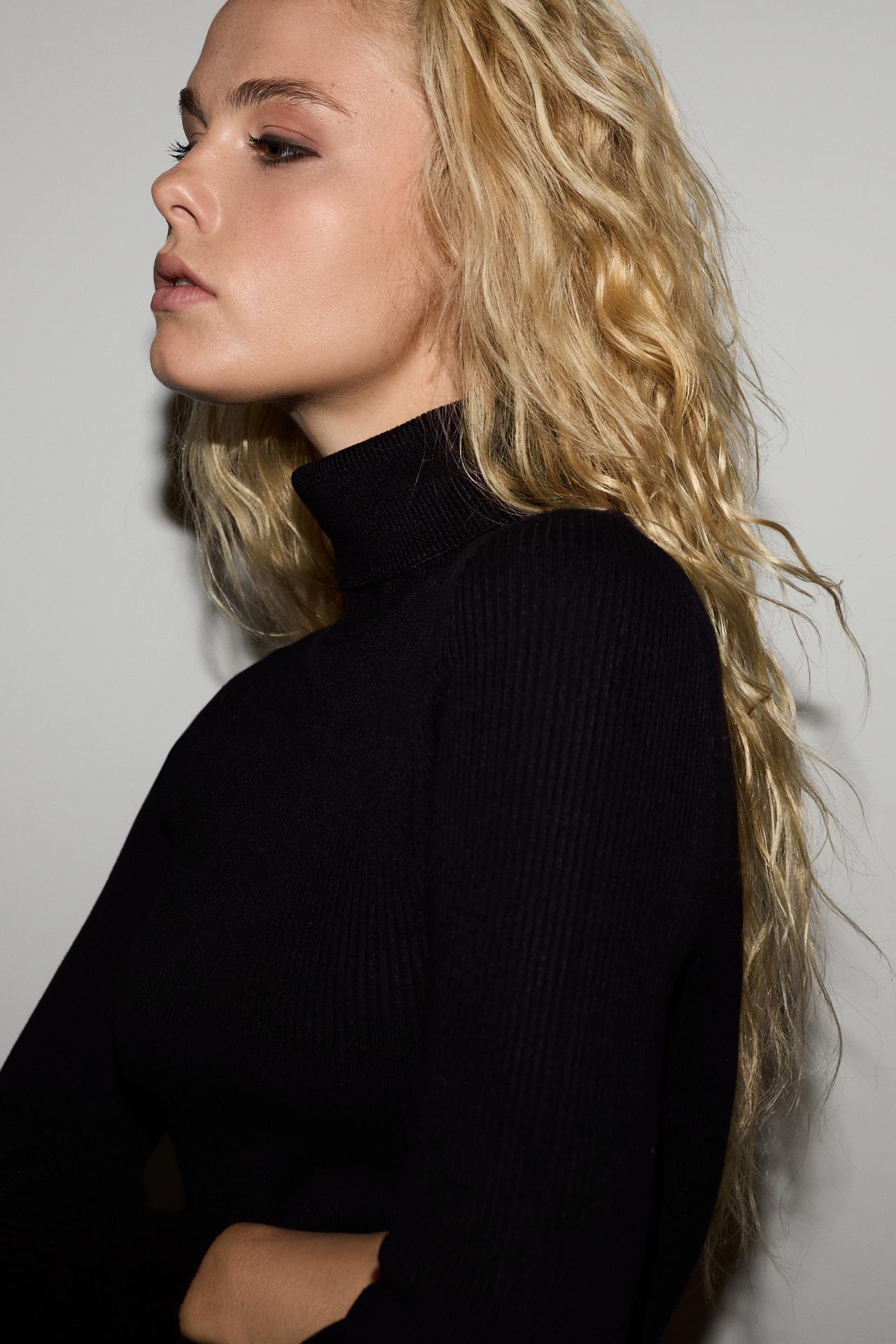 Ribbed high-neck sweater — BLACK