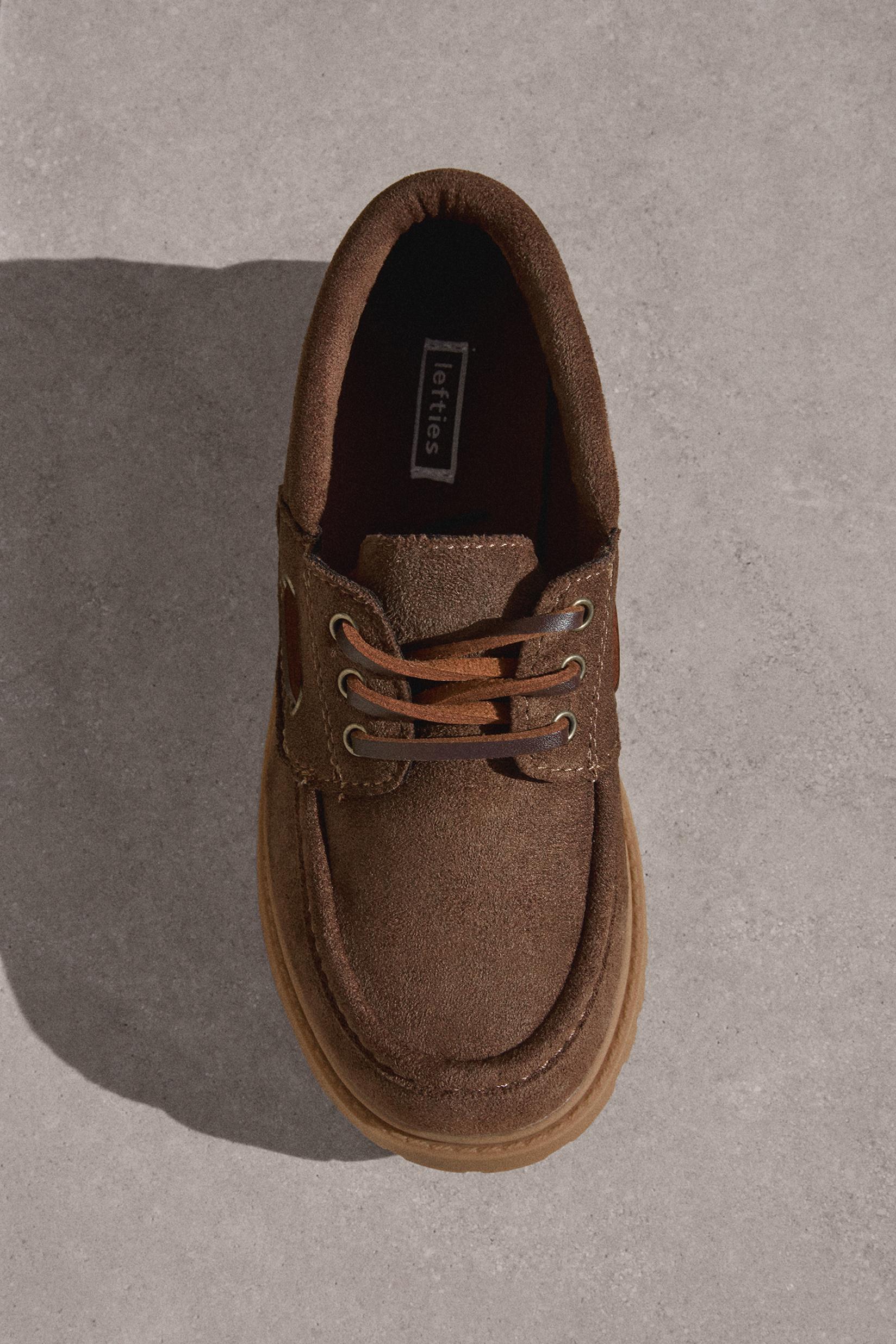 Track sole boat shoe — BROWN