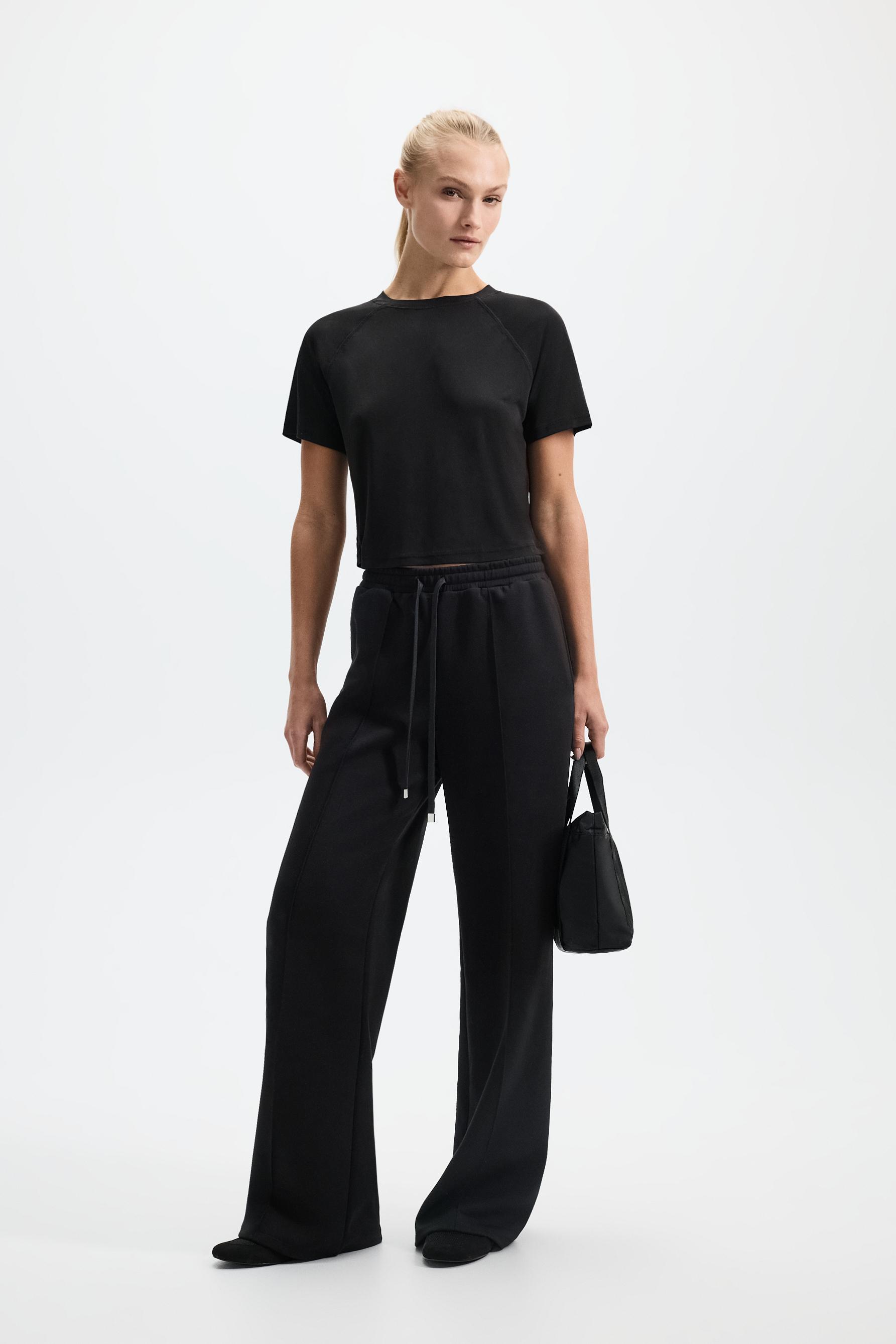 Cropped flowing T-shirt — BLACK