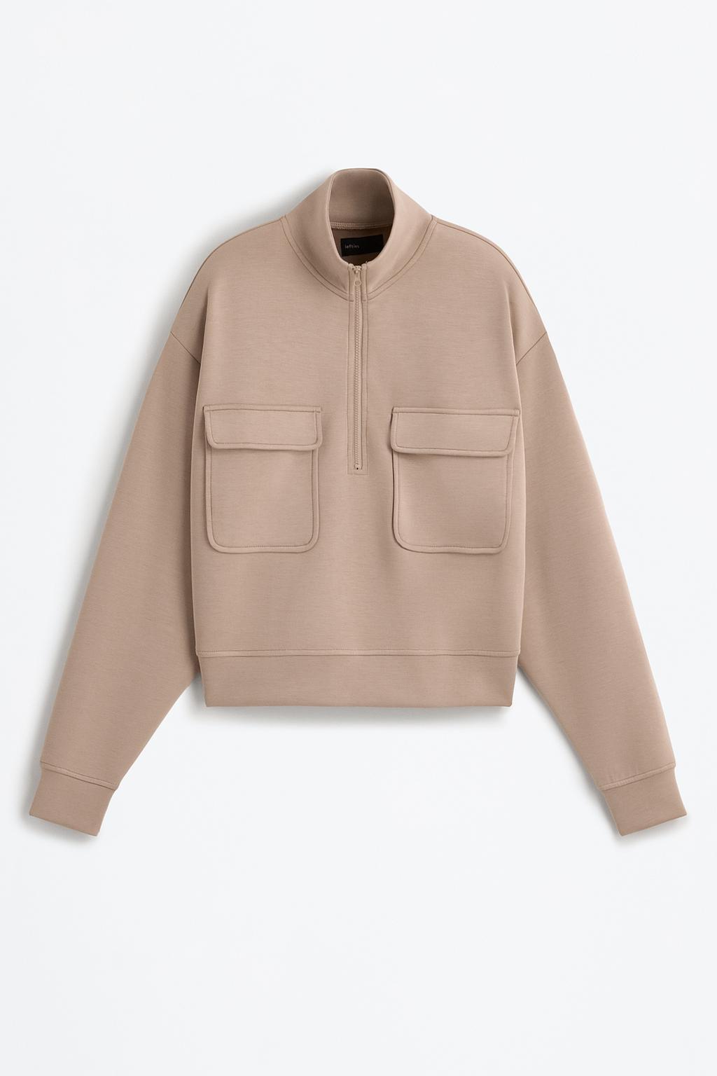 Sports sweatshirt with pockets