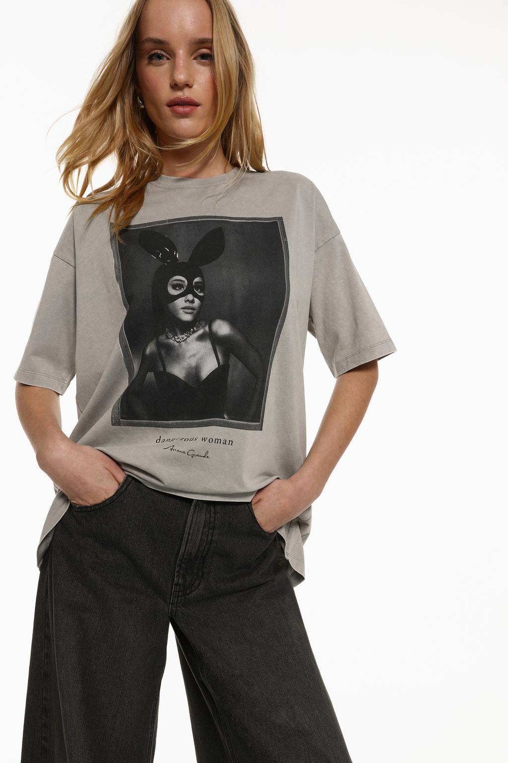 Camiseta Ariana Grande ©Universal