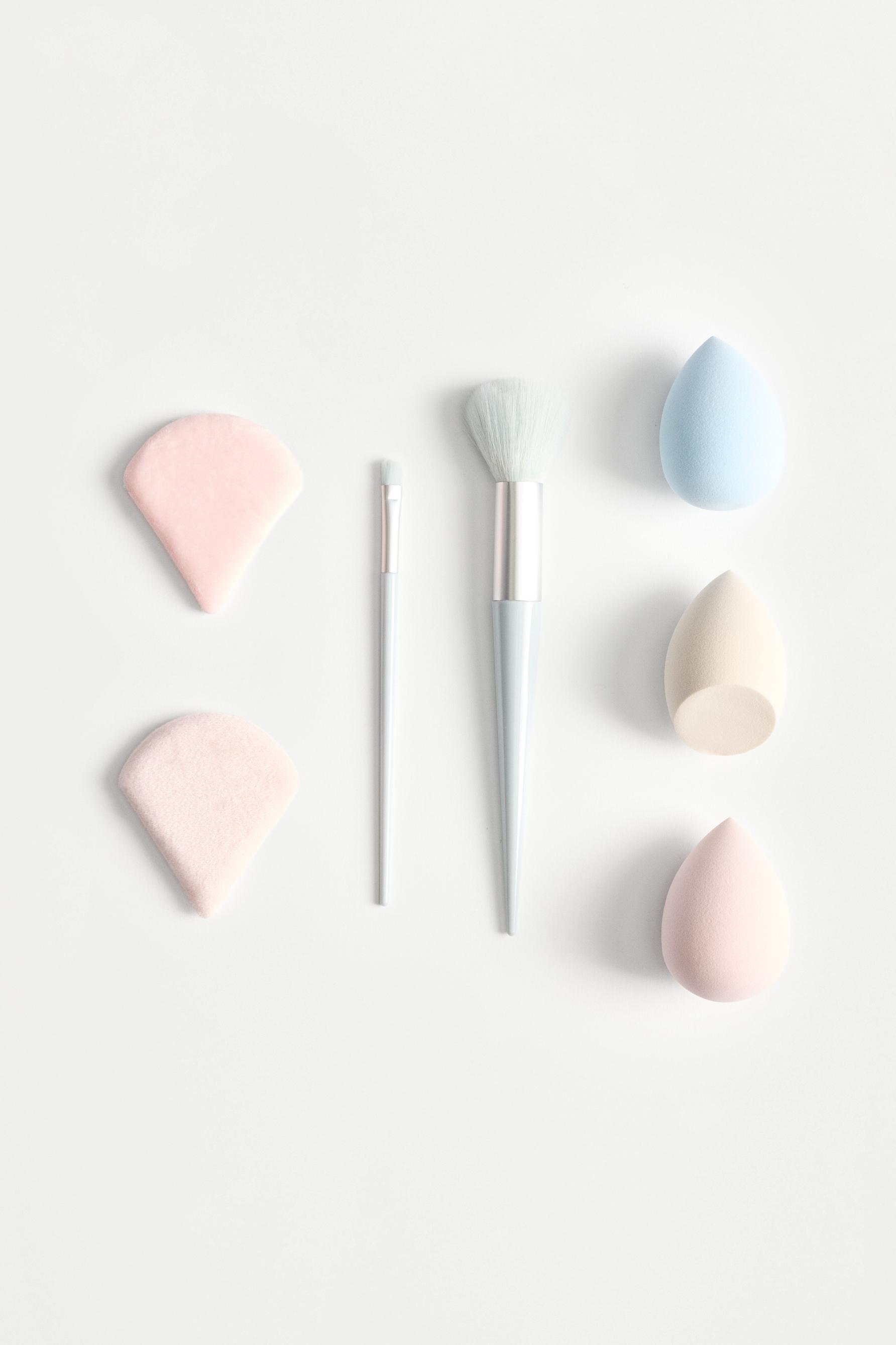 Makeup sponge and brush set — CHALK PINK