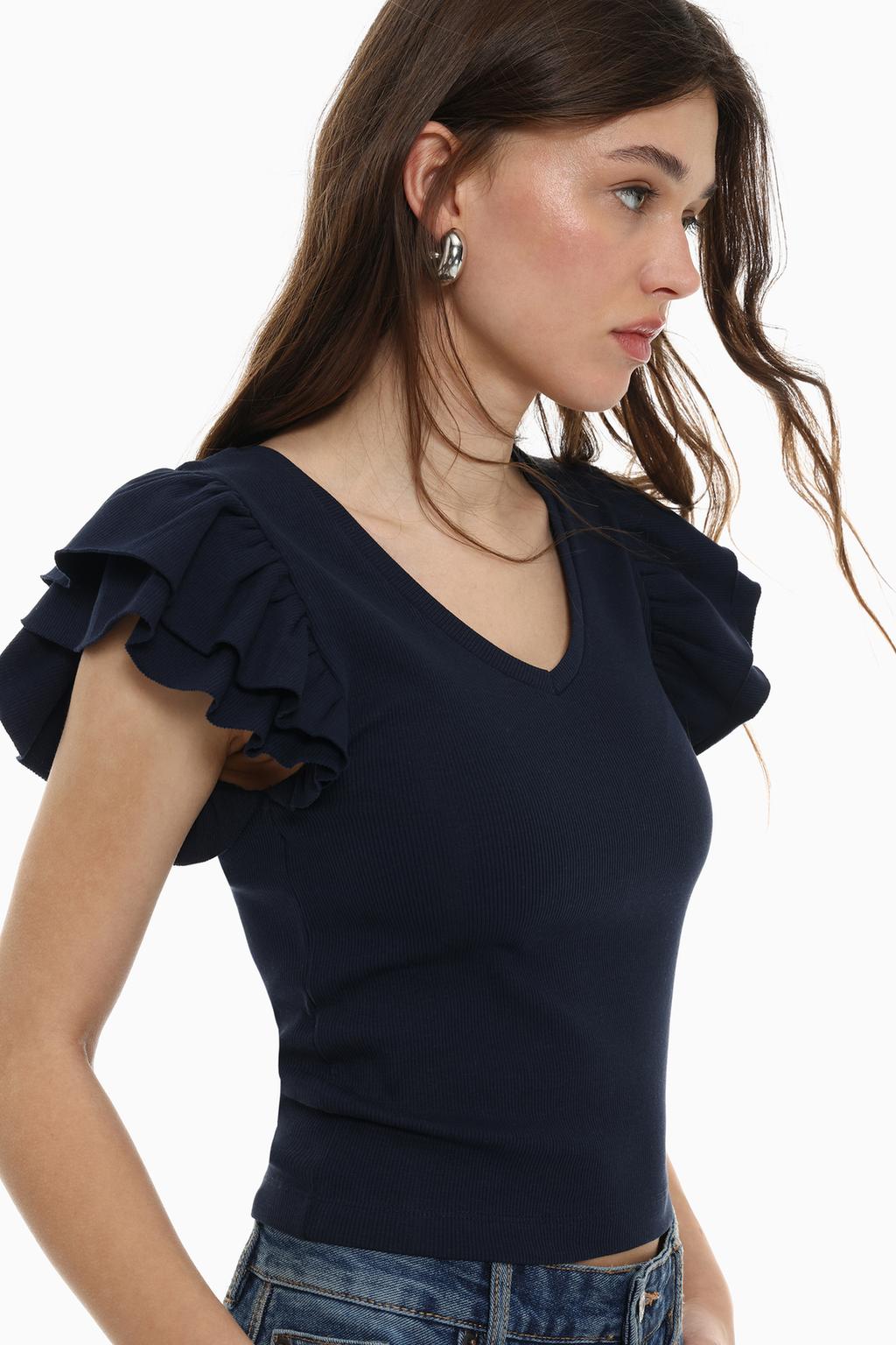 Ribbed T-shirt with ruffles