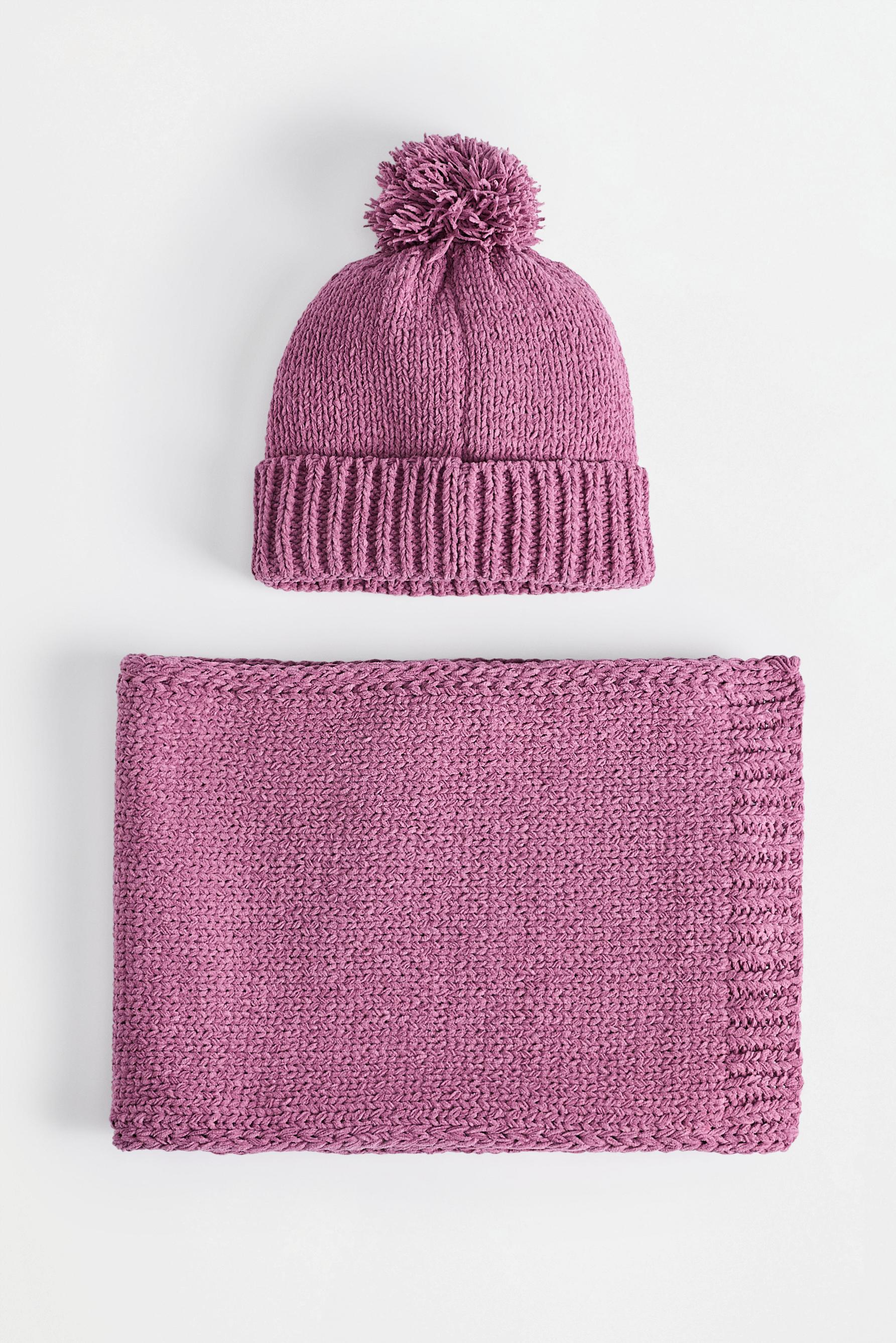Set punto de gorro con pompón y bufanda