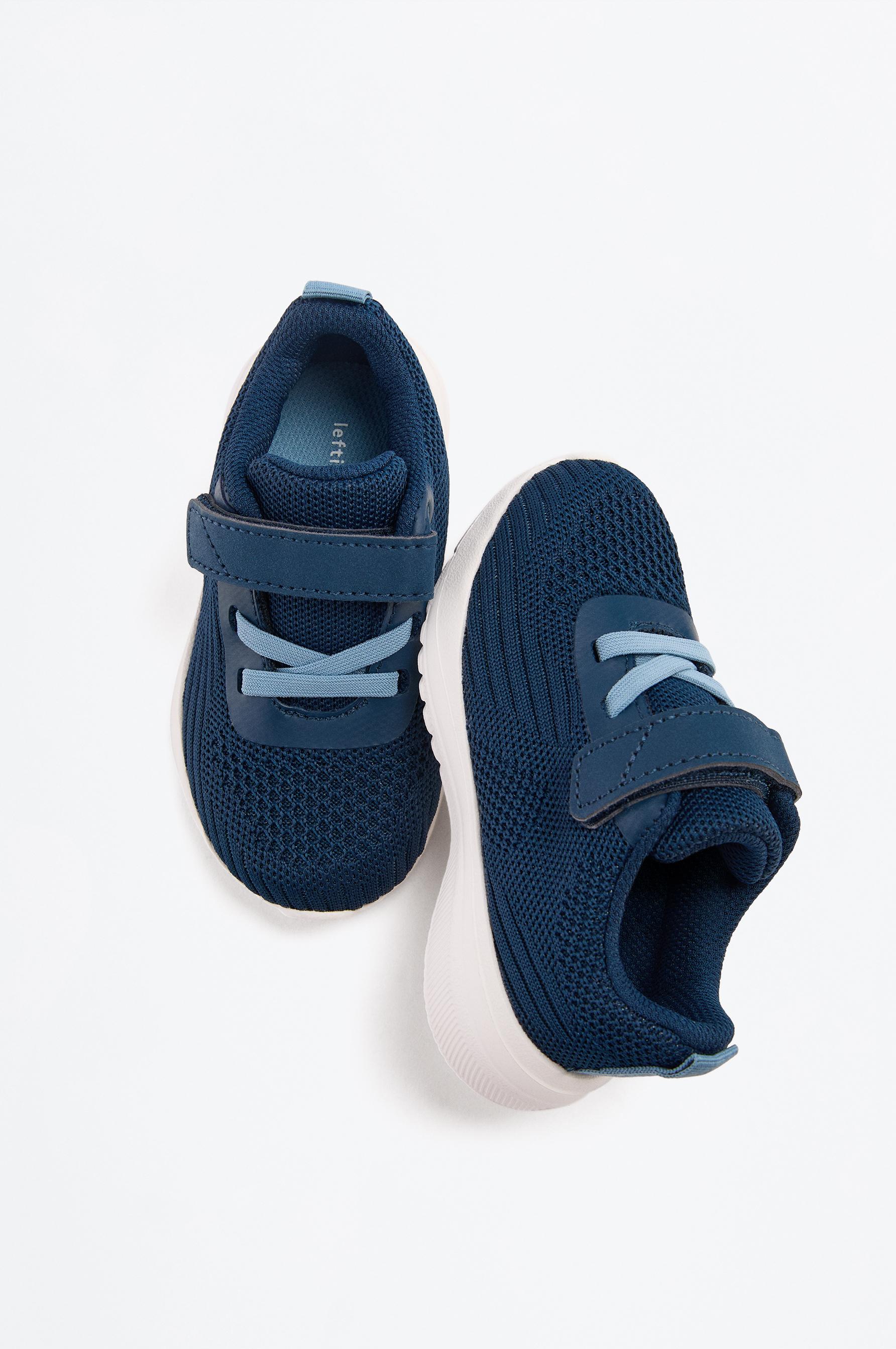 Minimalist sports shoe — BLUE