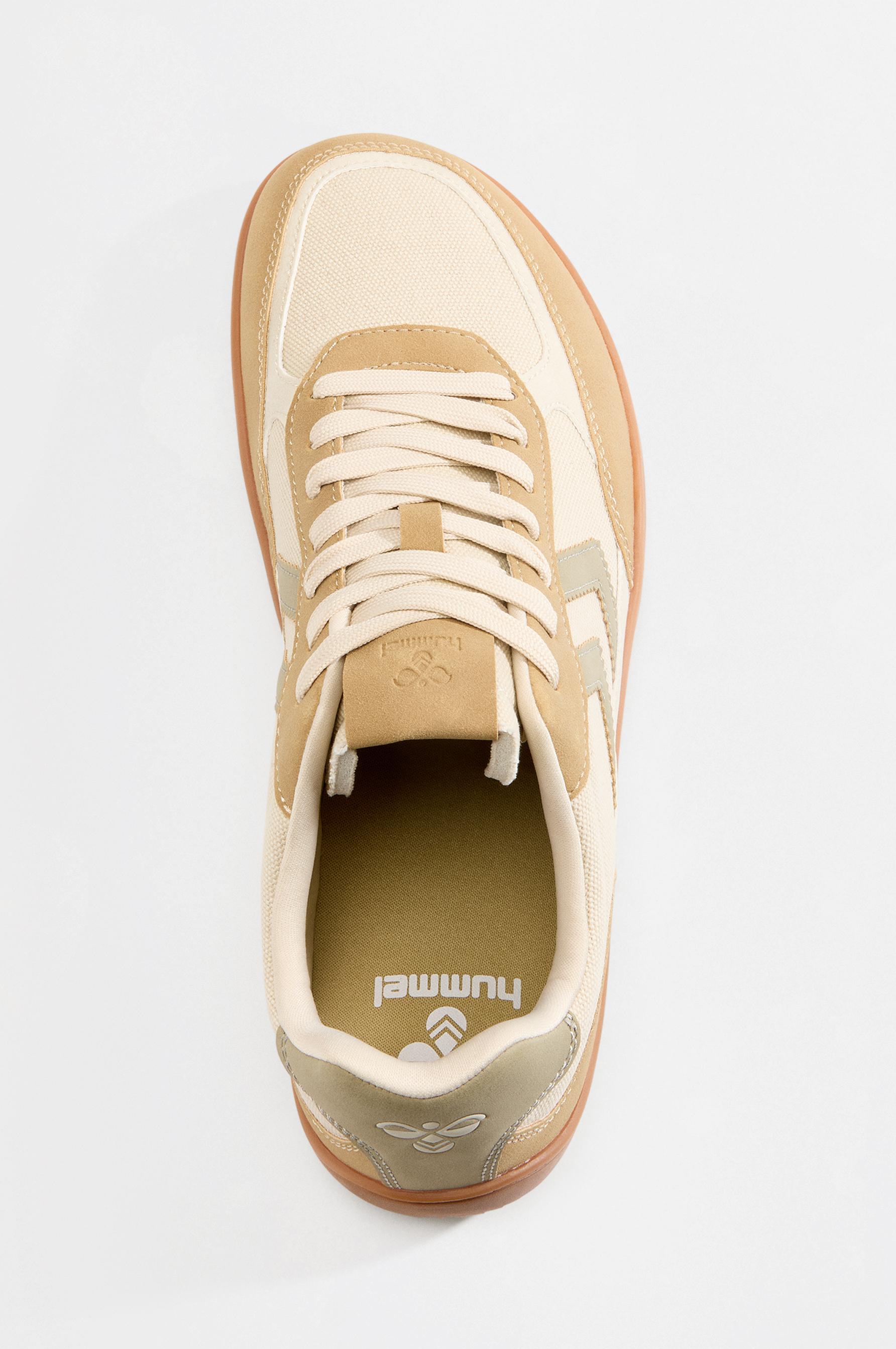 Hummel Barefoot Sneakers — BEIGE