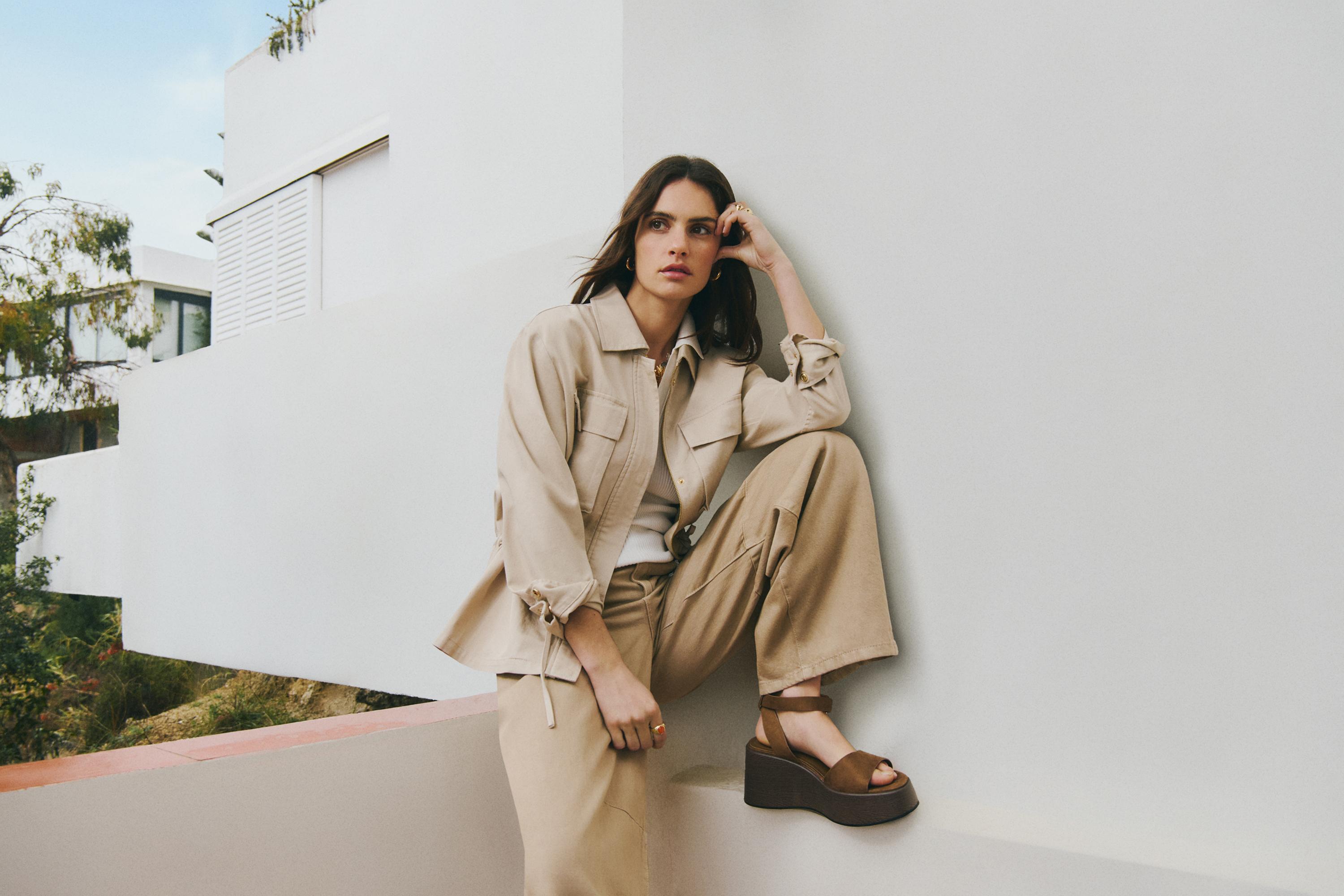 Wooden wedge sandal — BROWN