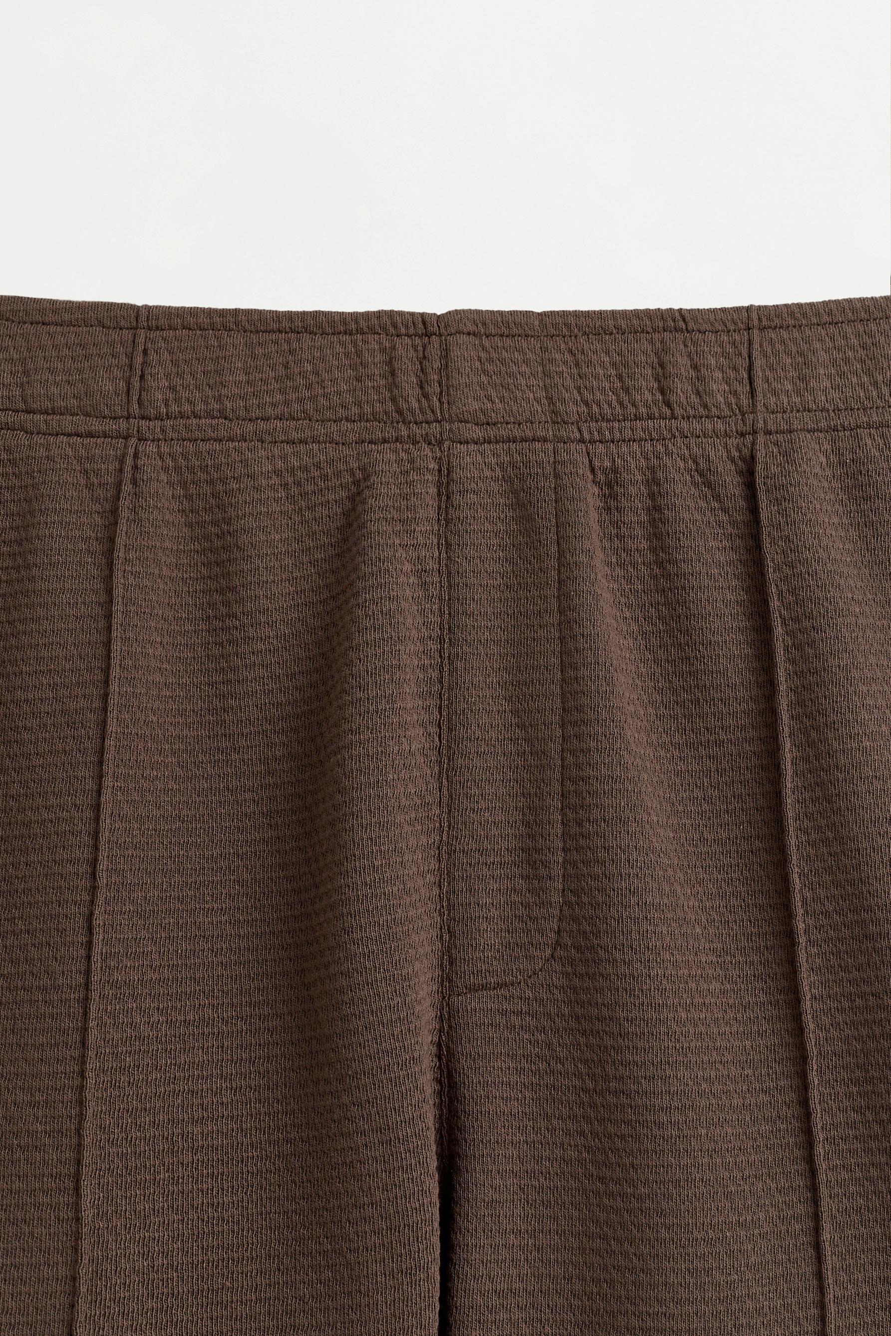 Waffle-textured Bermuda shorts — TAUPE BROWN