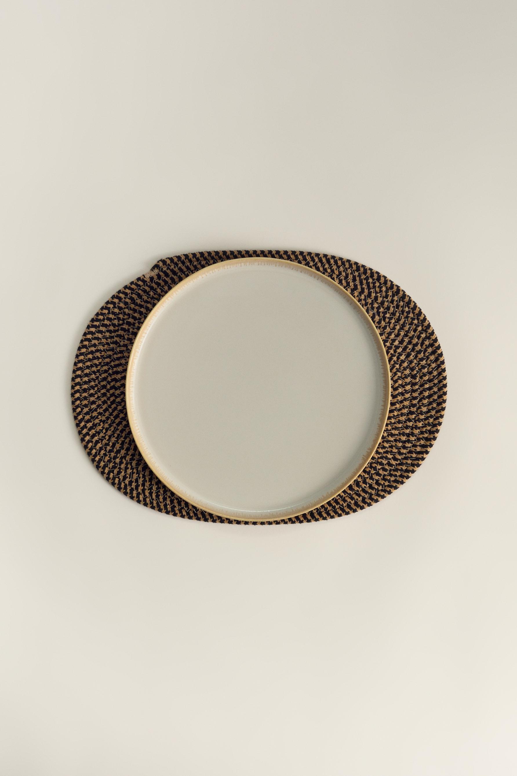 Base oval