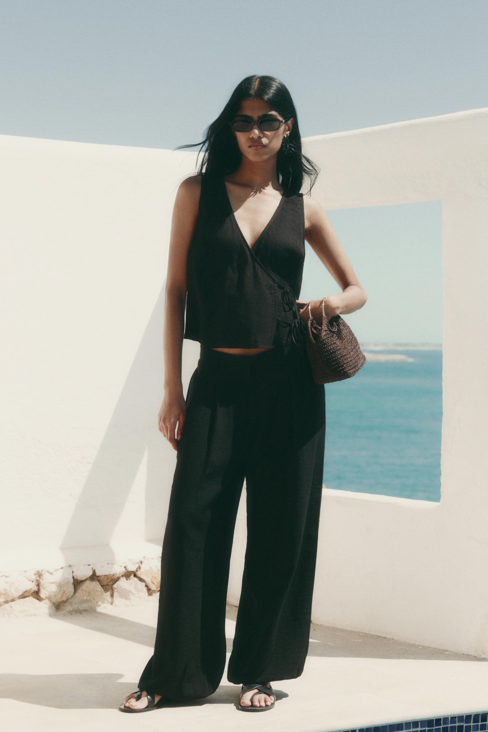 Textured jogging trousers — BLACK
