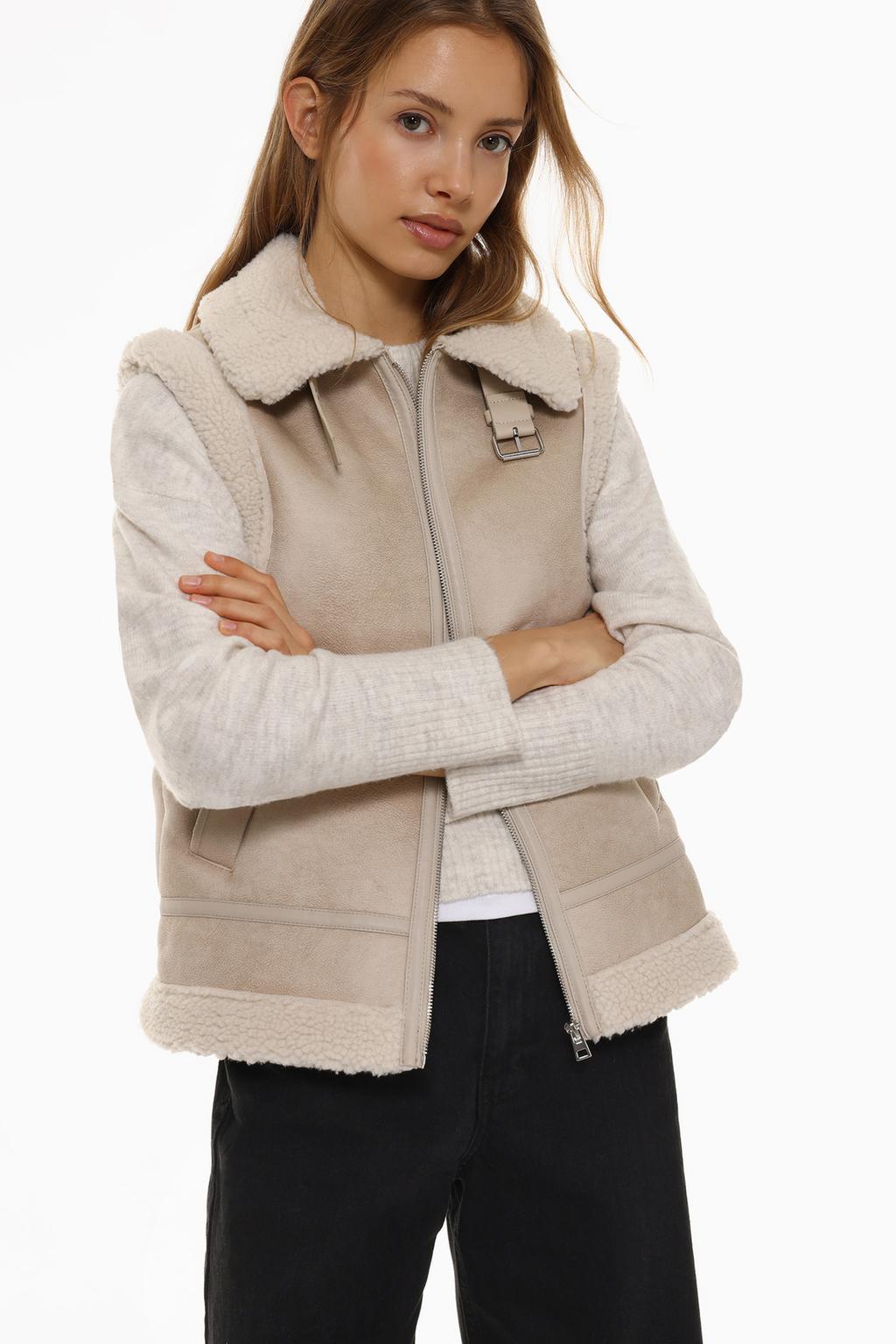 Double-faced gilet with zip