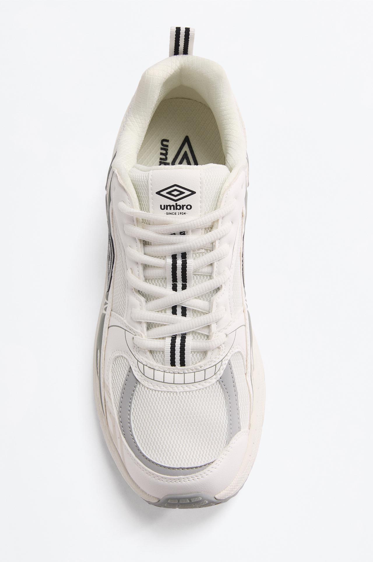 Umbro multi-piece gradient sports shoe — WHITE
