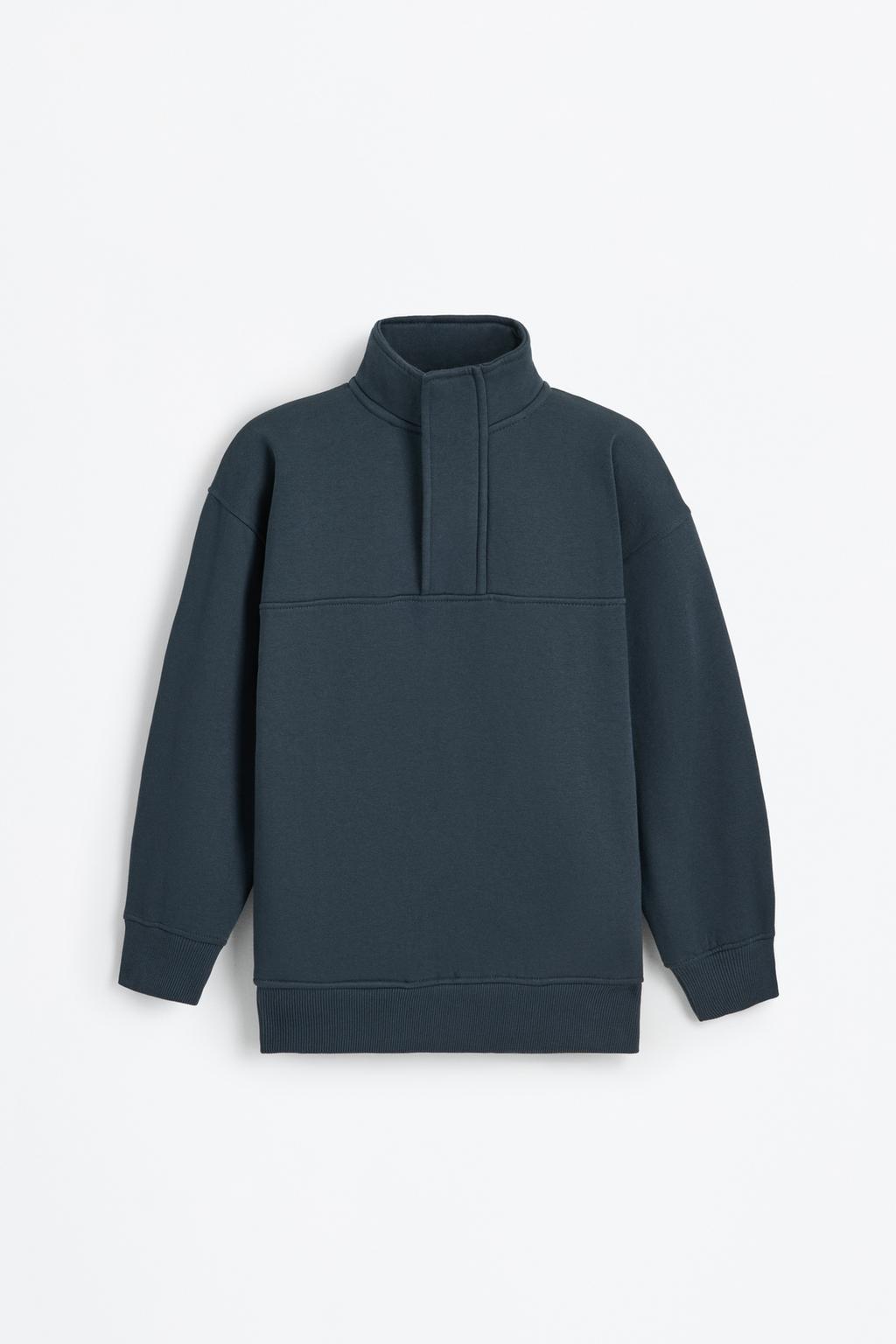 Sweatshirt with zip-up collar