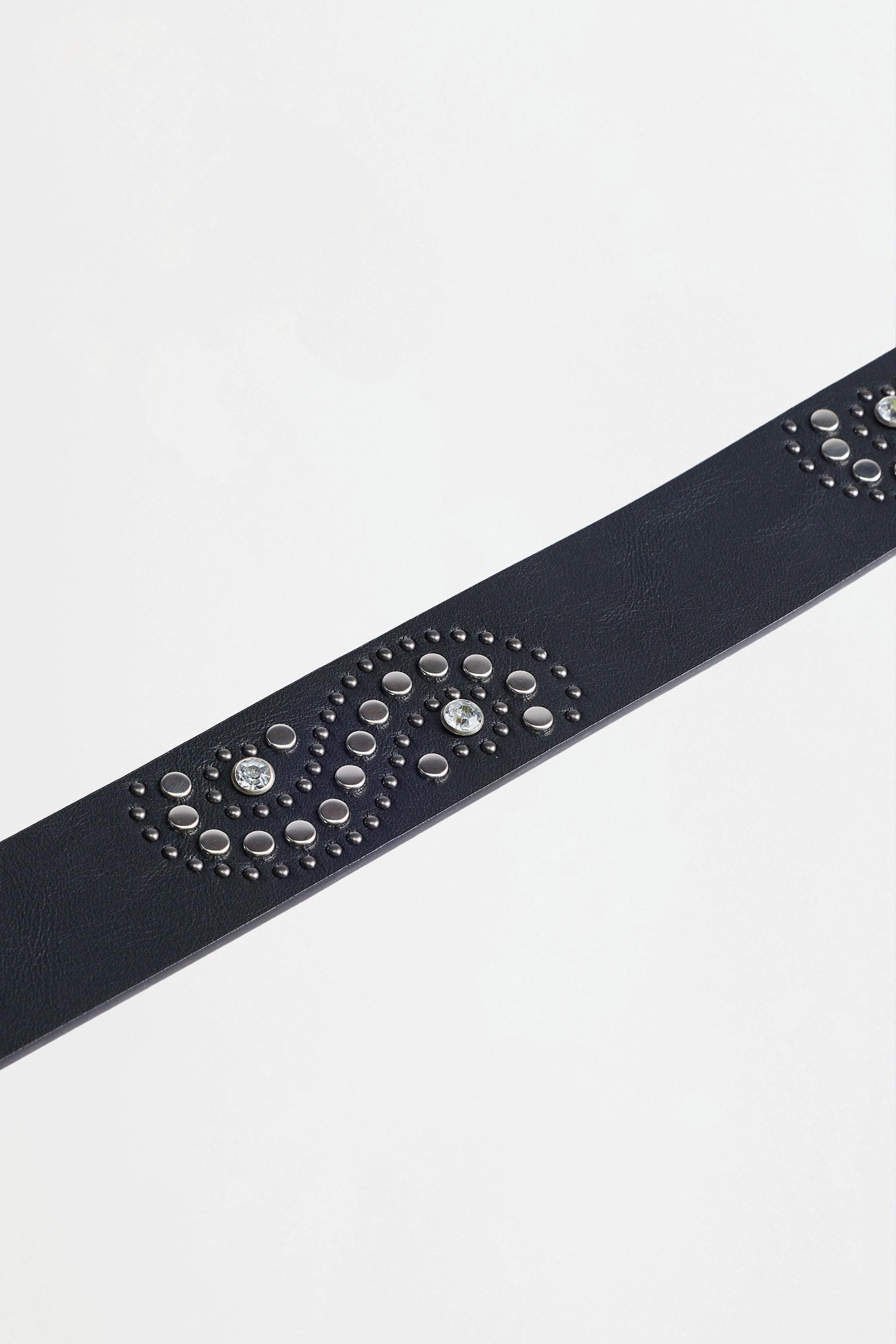 Belt with carved buckle and studs — BLACK TONE
