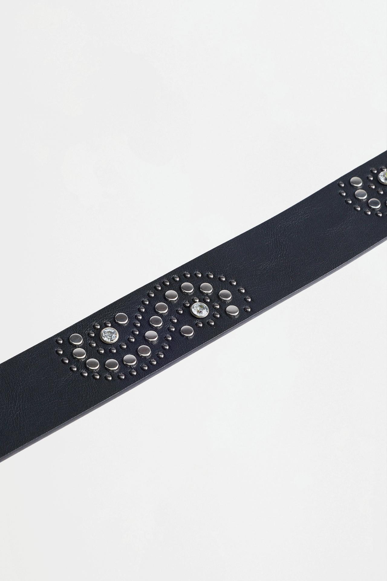 Belt with carved buckle and studs — BLACK TONE