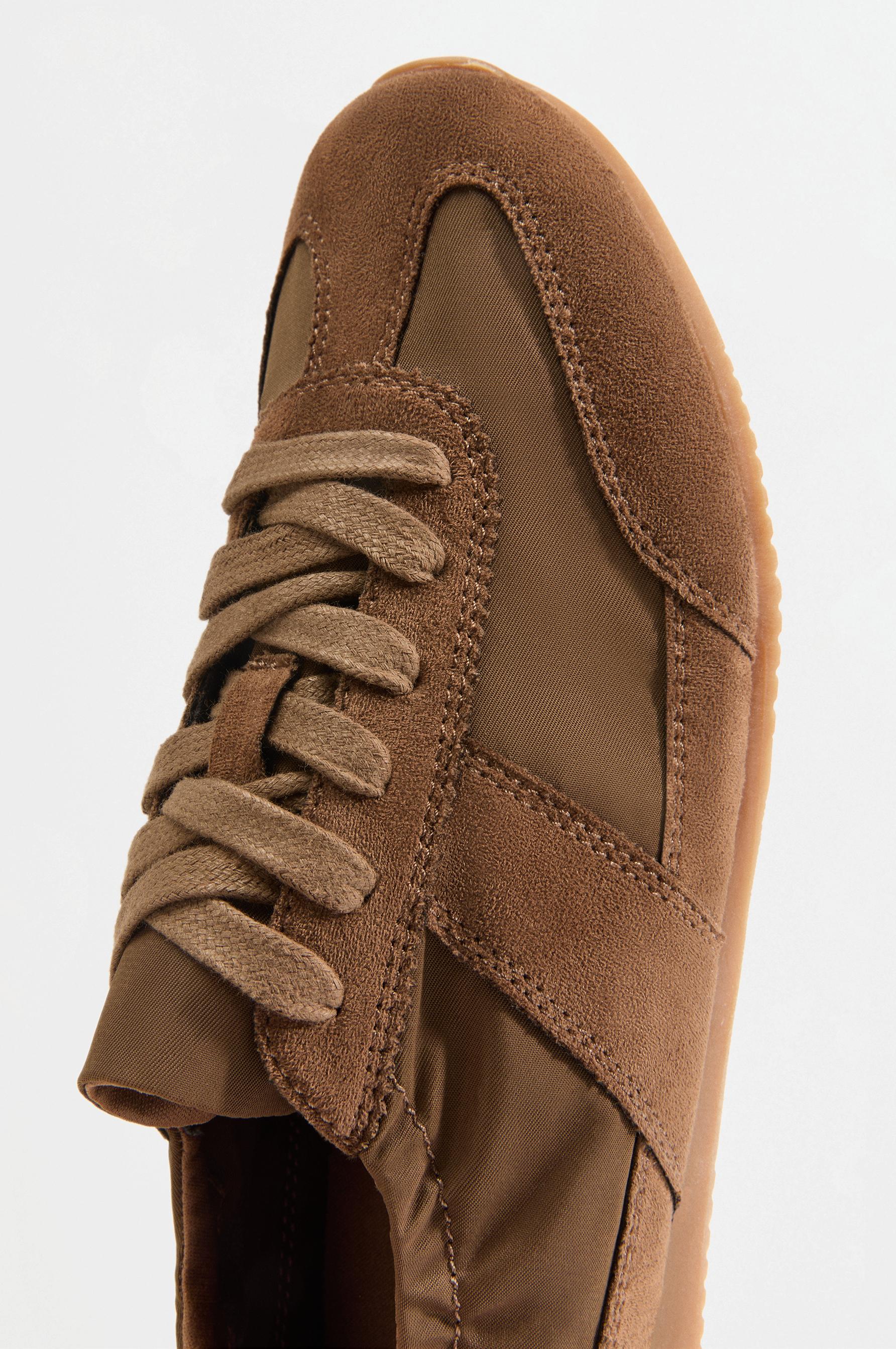 Sneakers — BROWN