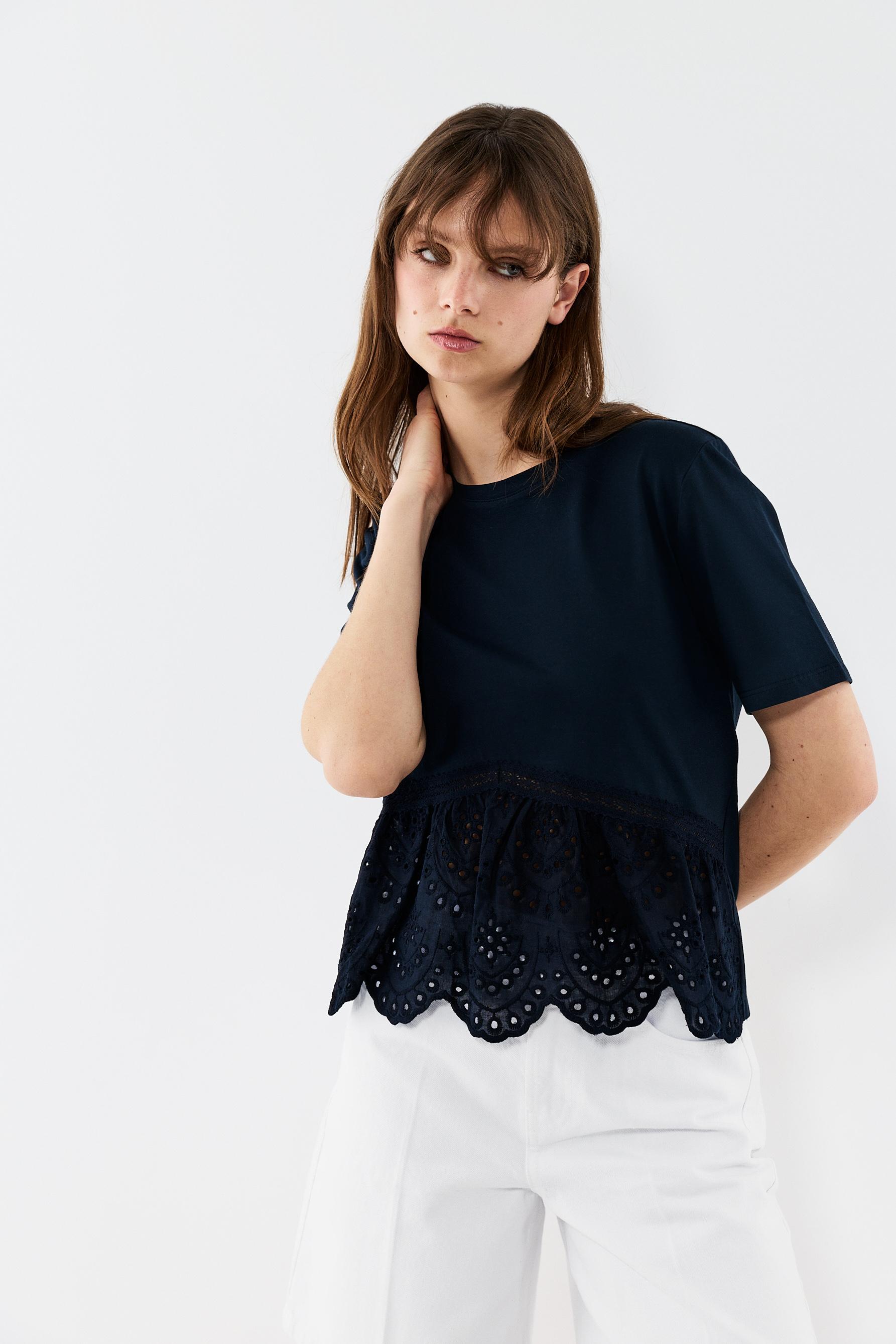 Camiseta peplum bordado suizo