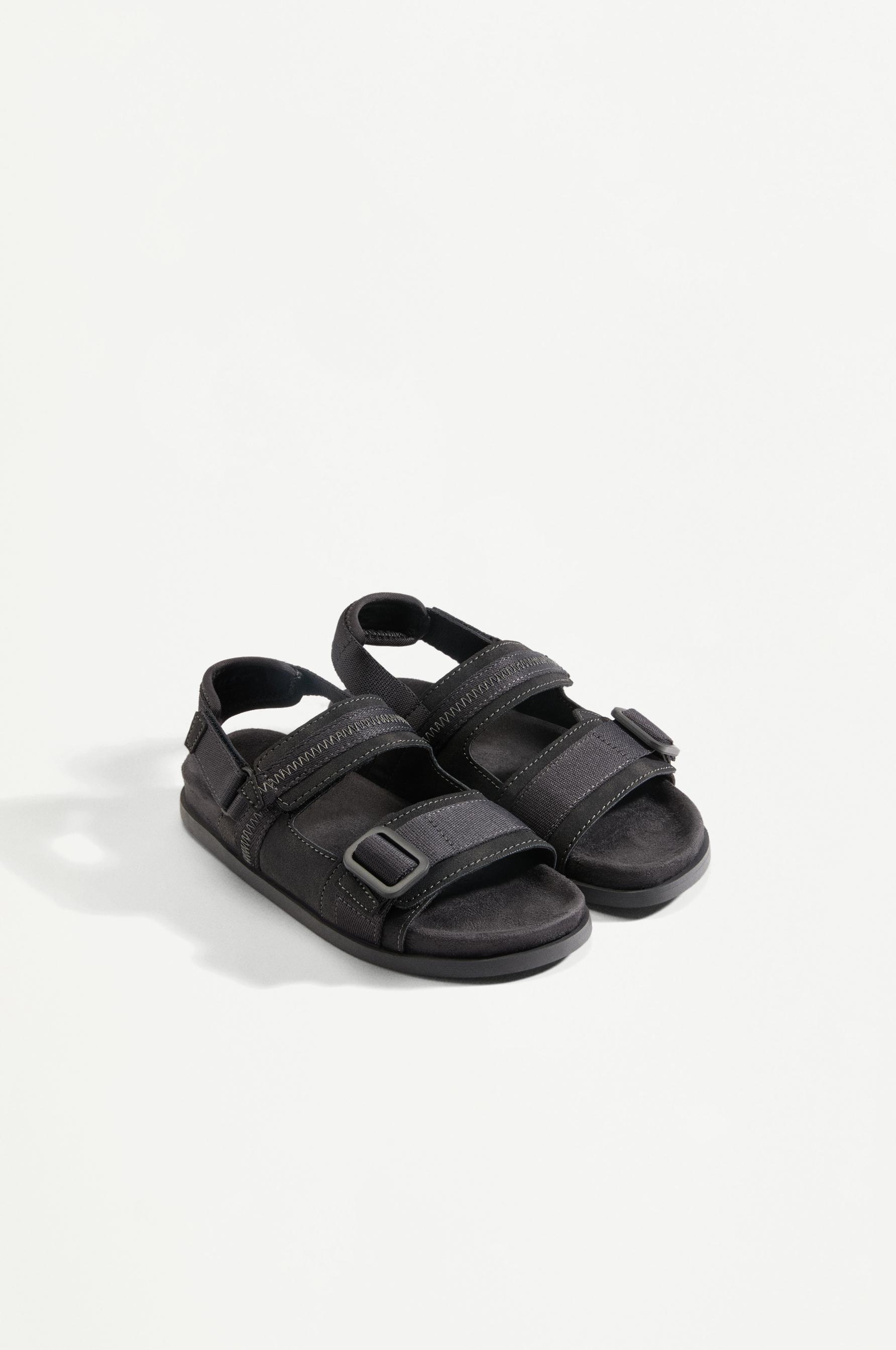 COMFORT SANDAL — BLACK