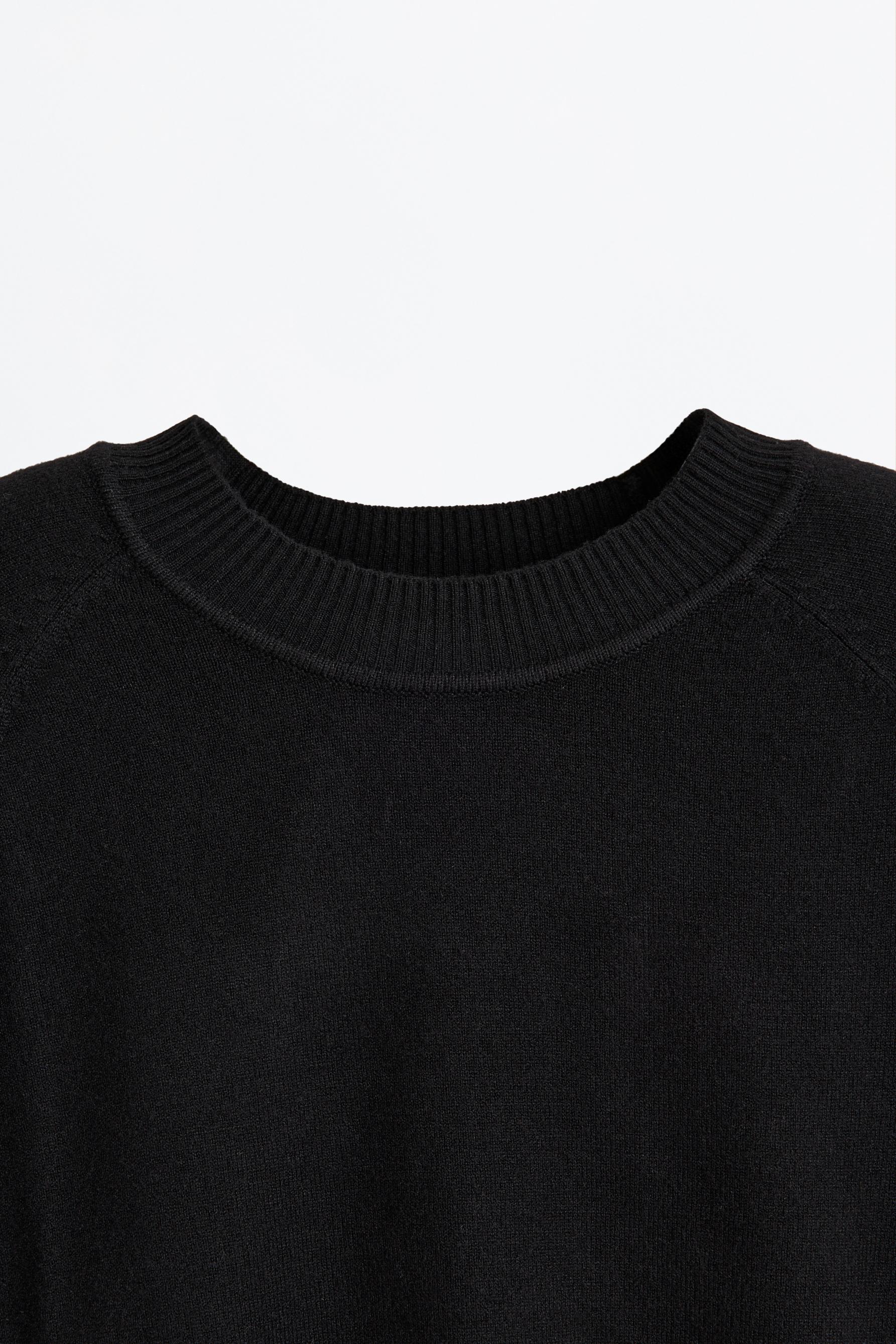 Round neck sweater — BLACK