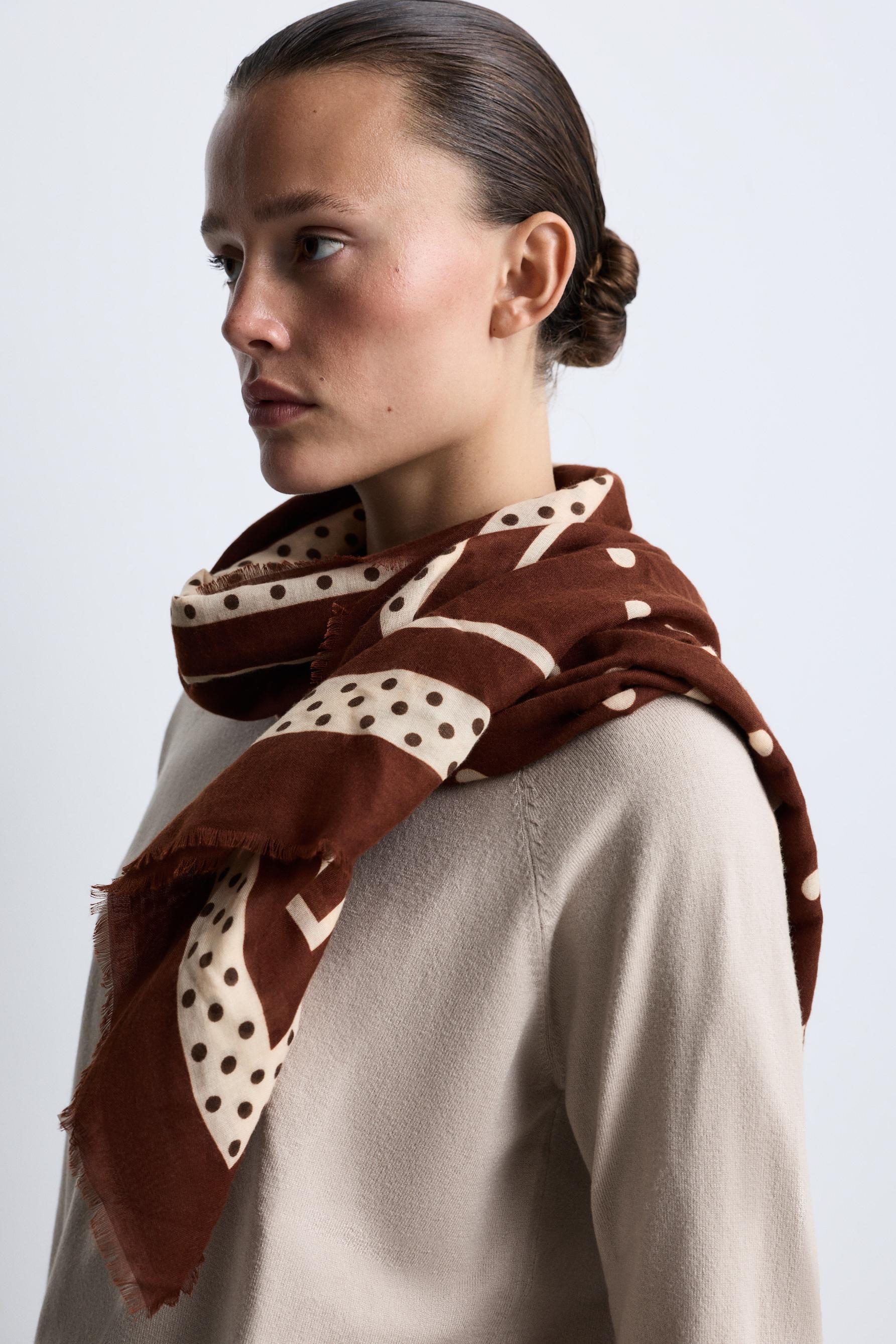 Printed rectangular scarf — BROWN