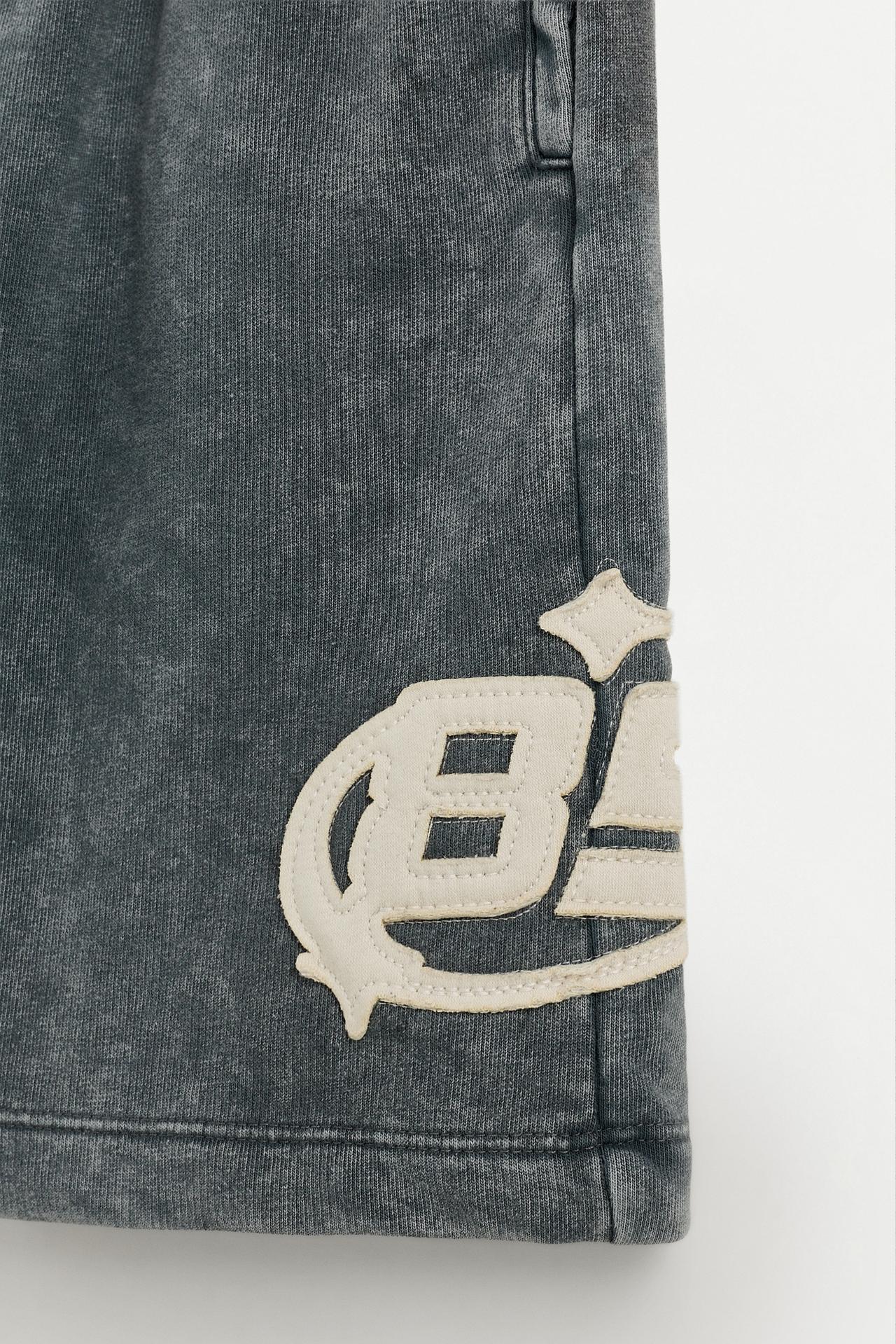 Plush Bermuda shorts with patch — BLUE GREY