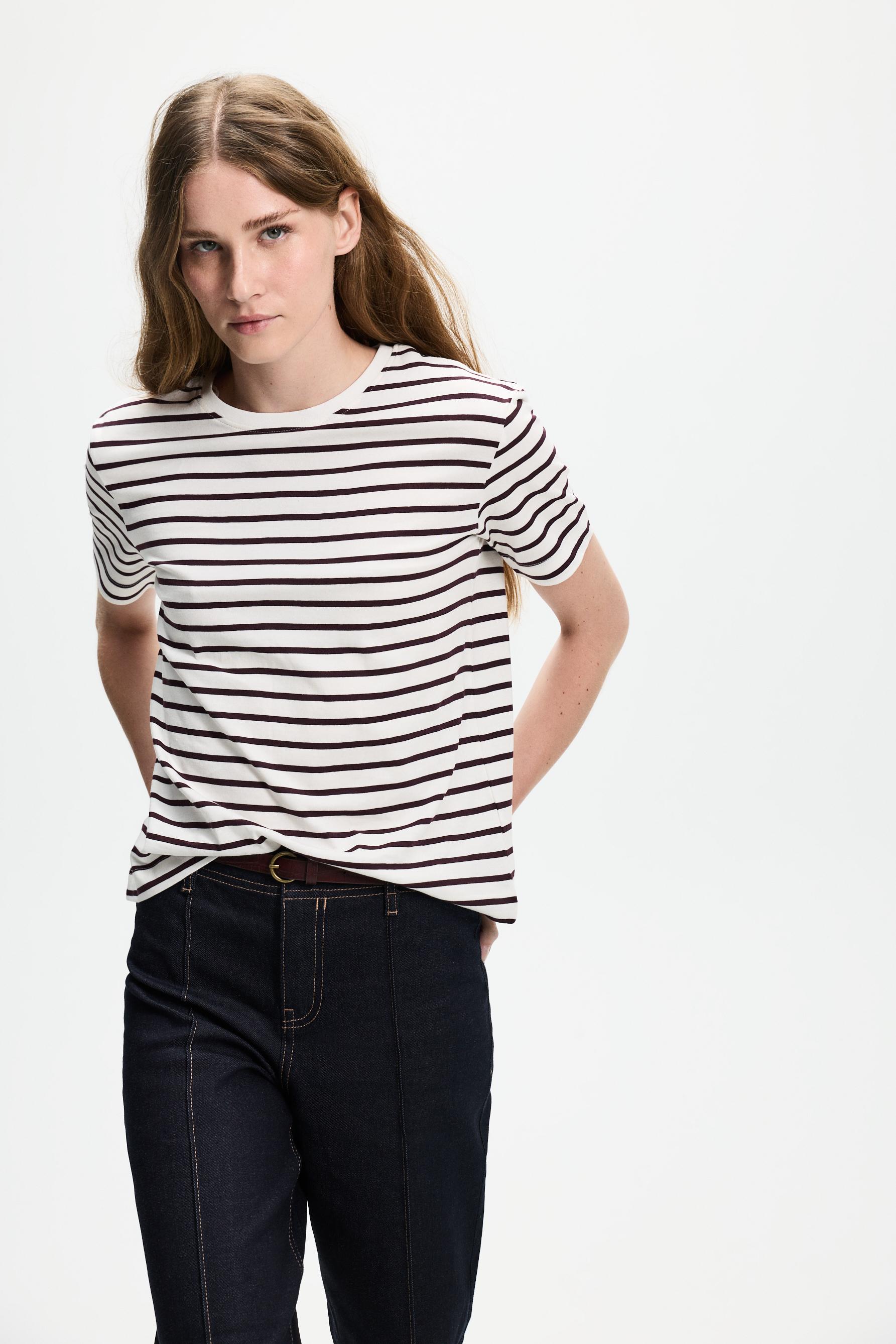 Basic round neck T-shirt — ECRU/MAROON