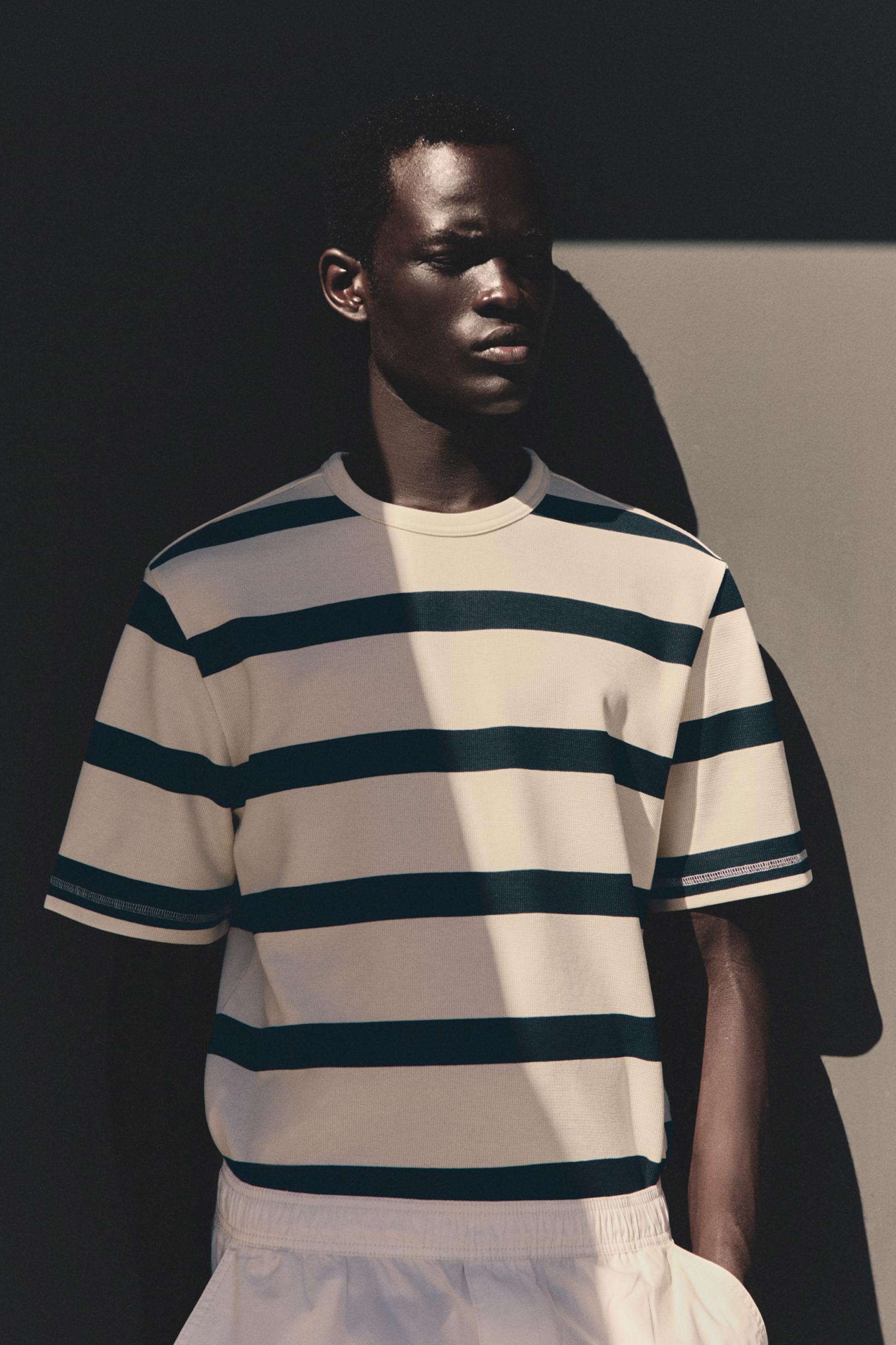 Textured striped T-shirt — NAVY