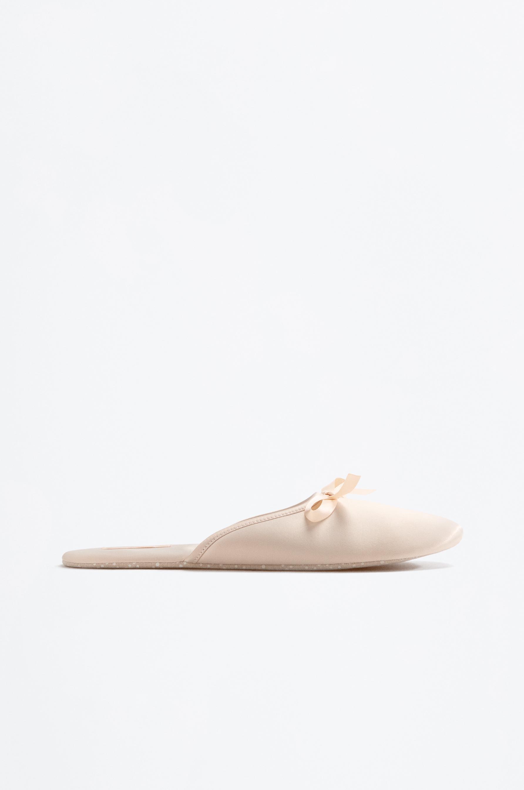 Zapatilla de casa lazo