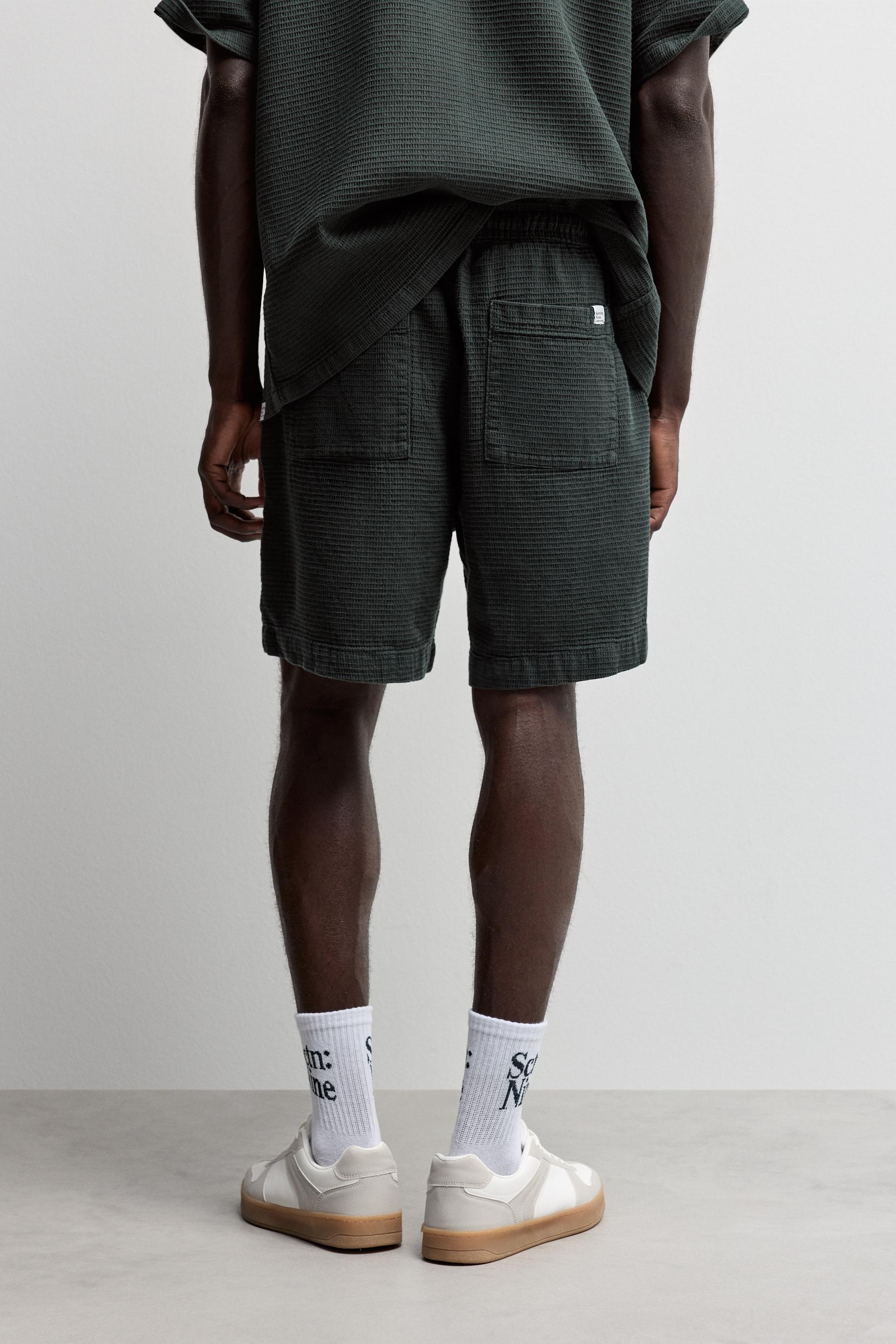 Textured waffle-knit Bermuda shorts — GREEN