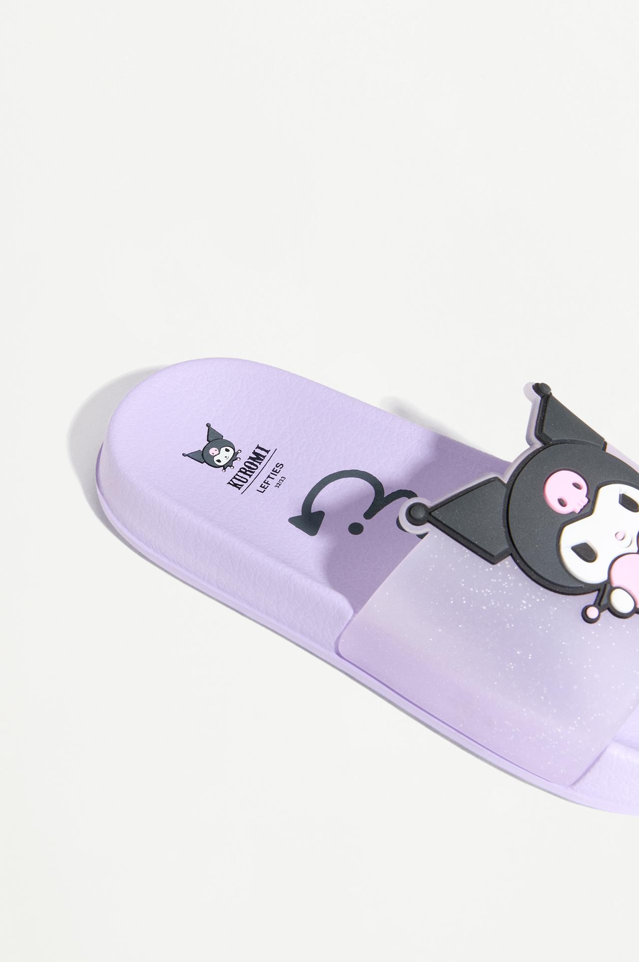 KUROMI ©SANRIO SLIDE SANDALS — MAUVE