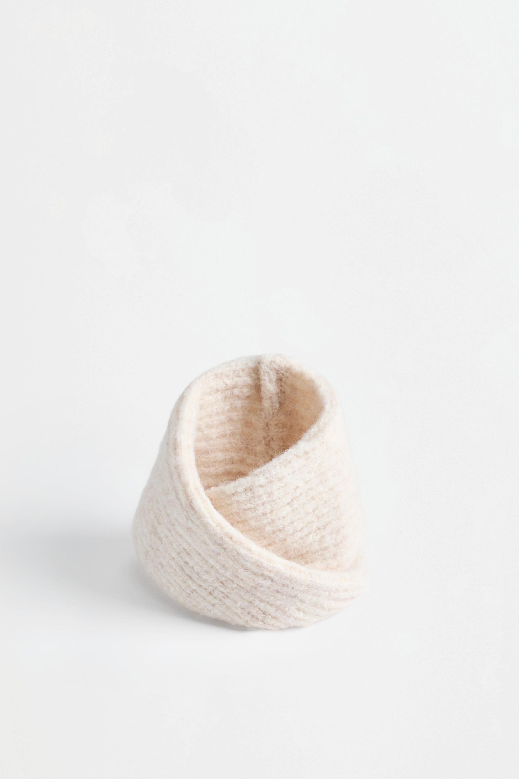 Ribbed knit snood — BEIGE