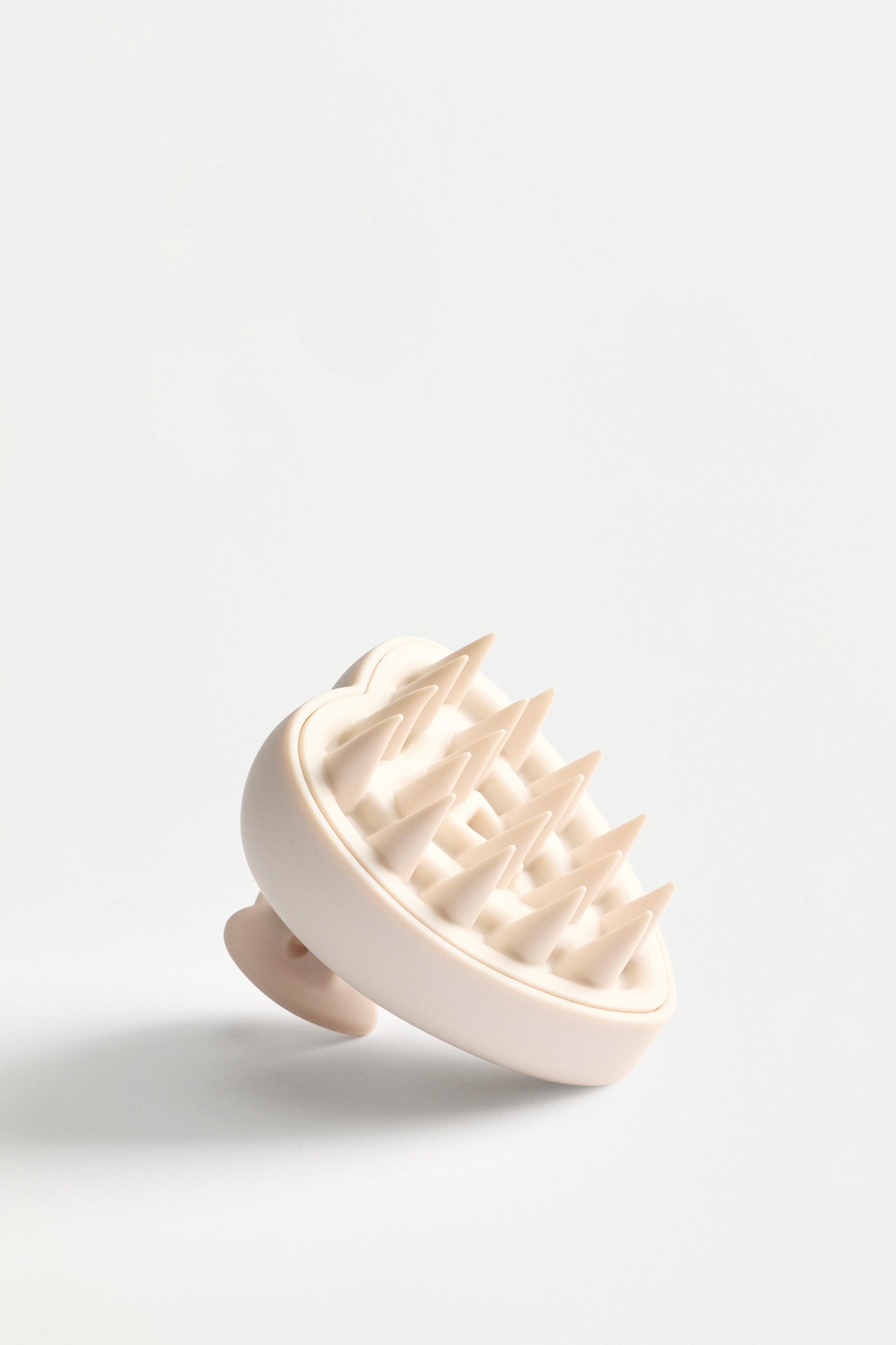 Heart scalp massager — BEIGE