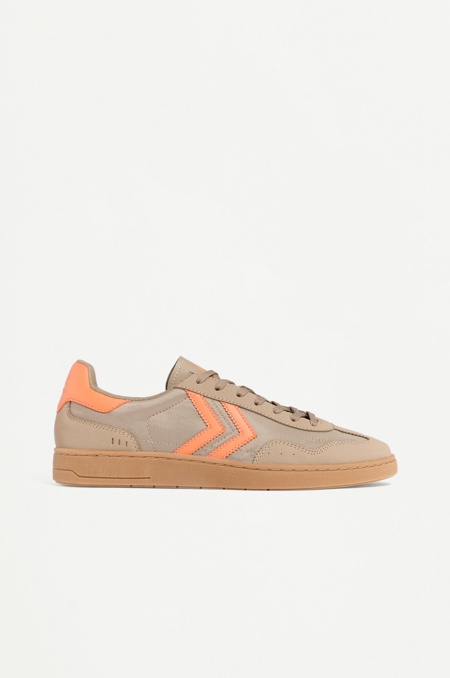 Hummel sneakers — BROWN