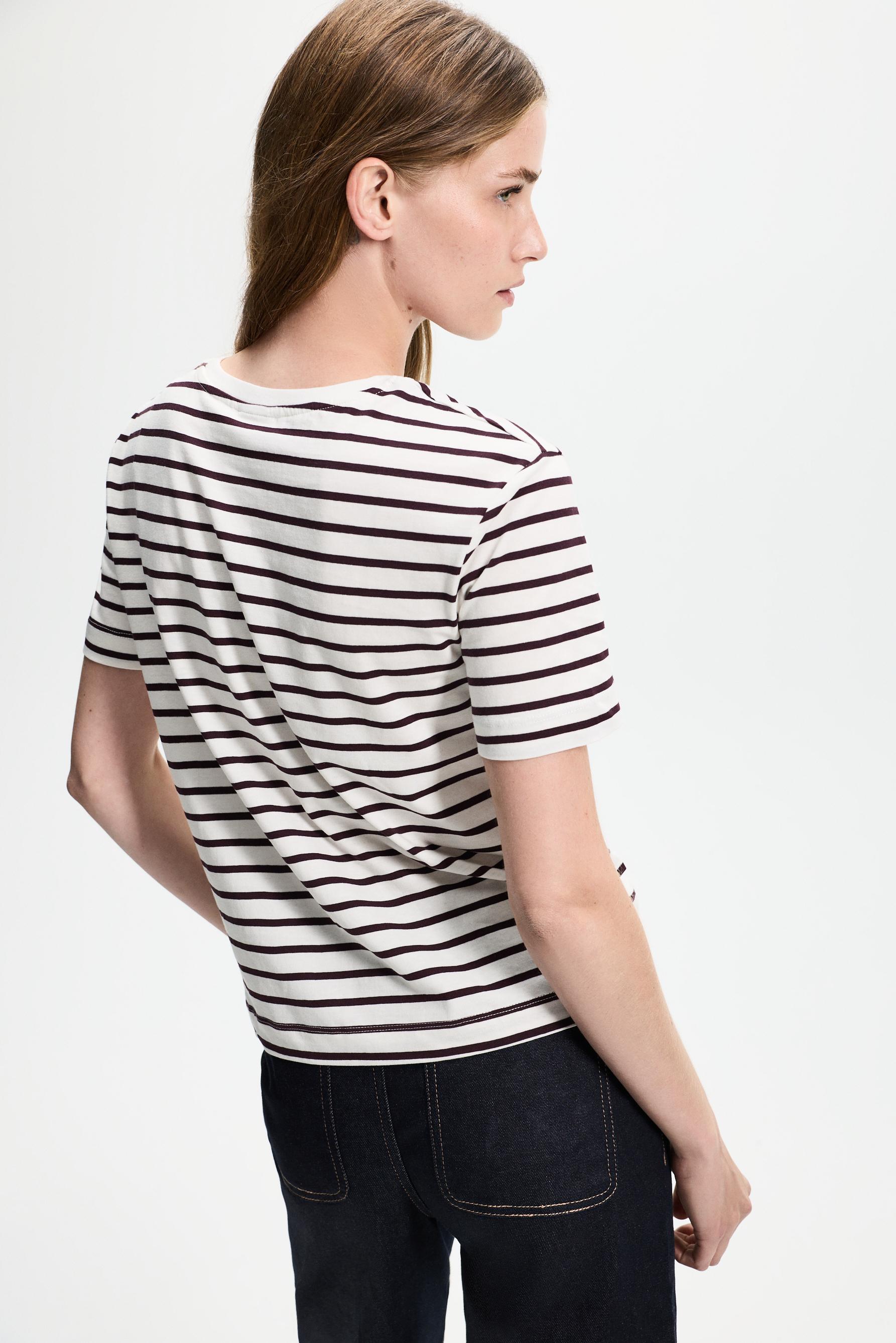 Basic round neck T-shirt — ECRU/MAROON