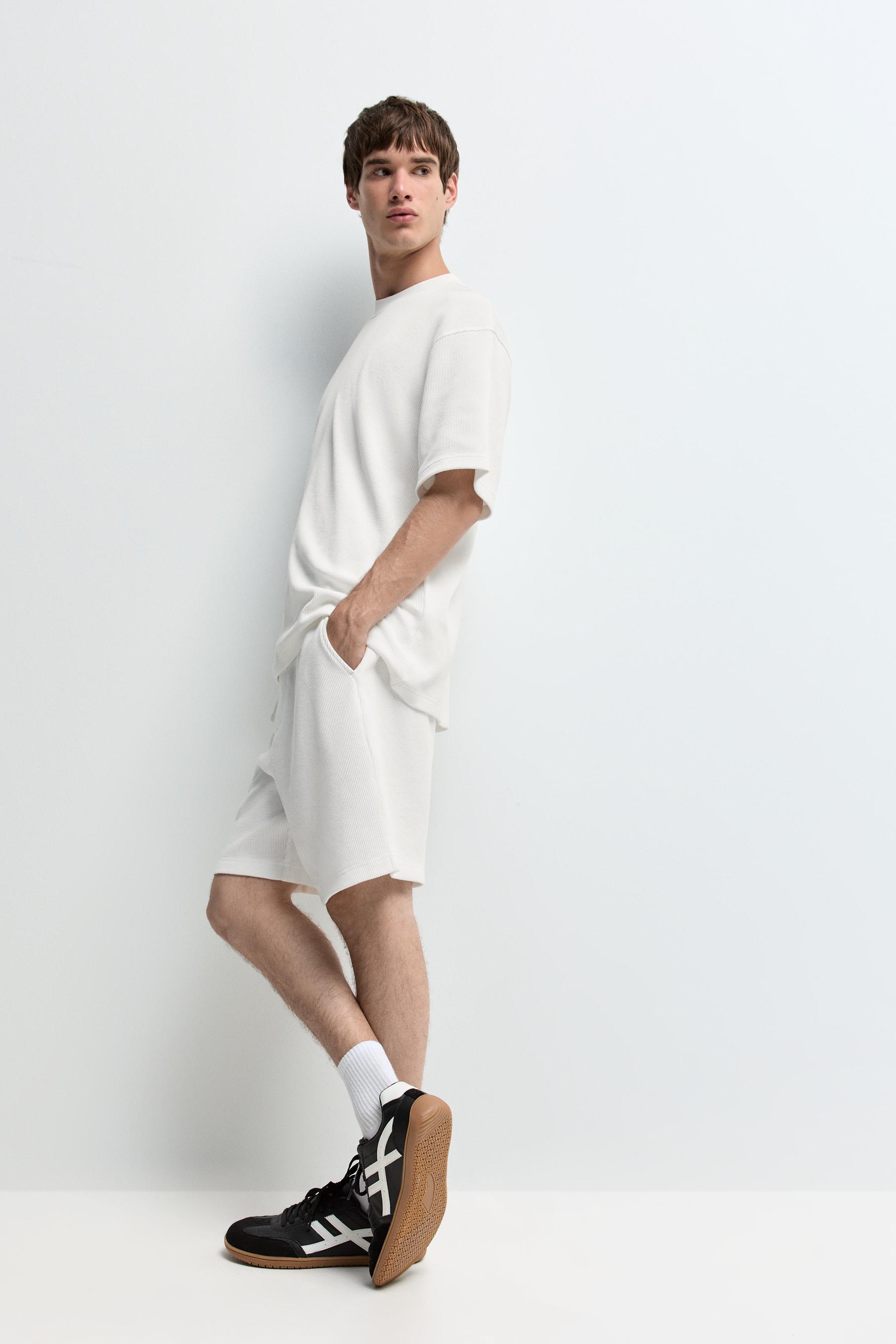 Waffle-knit textured Bermuda shorts — WHITE