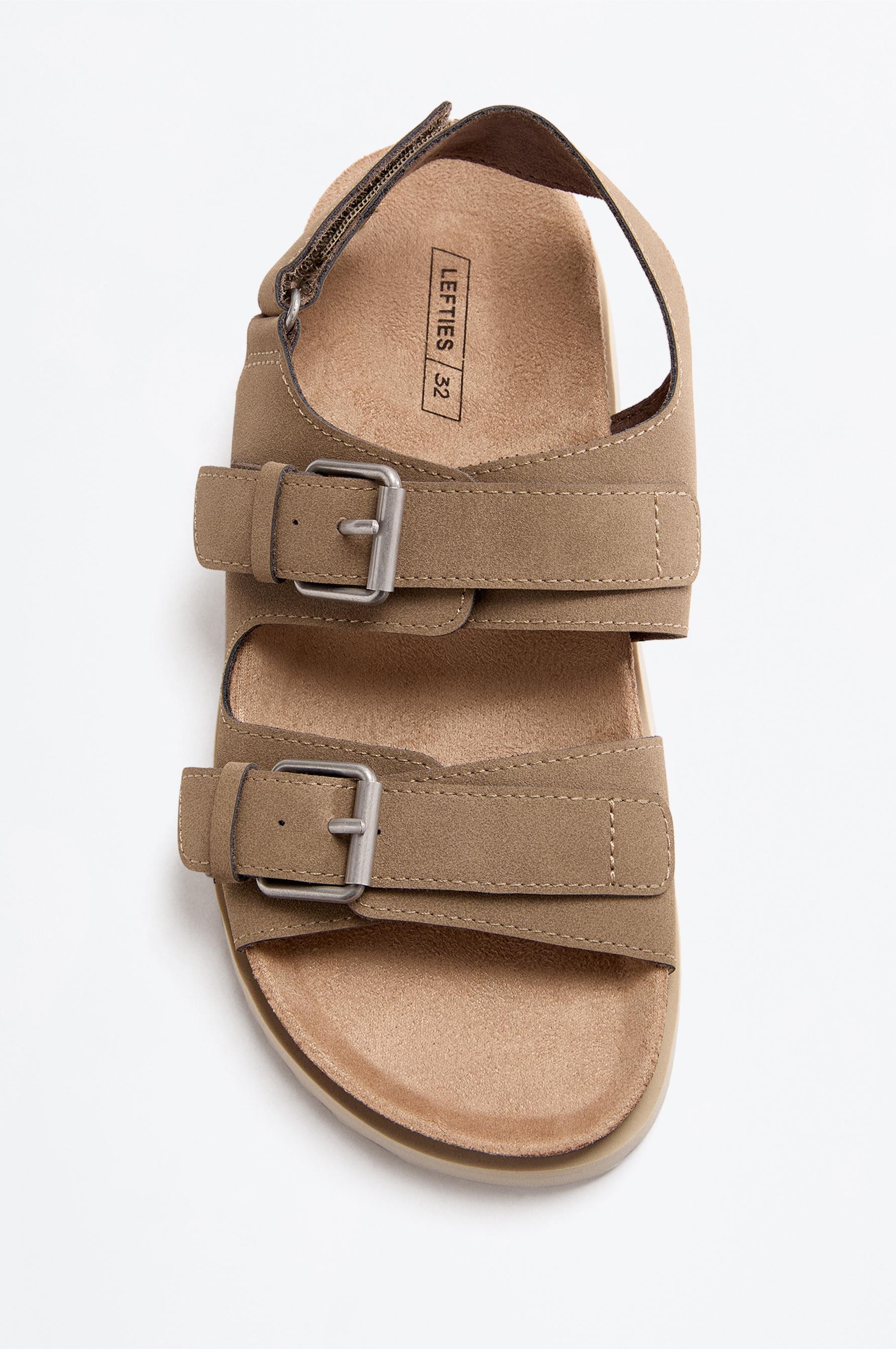 BUCKLE SANDALS — BROWN