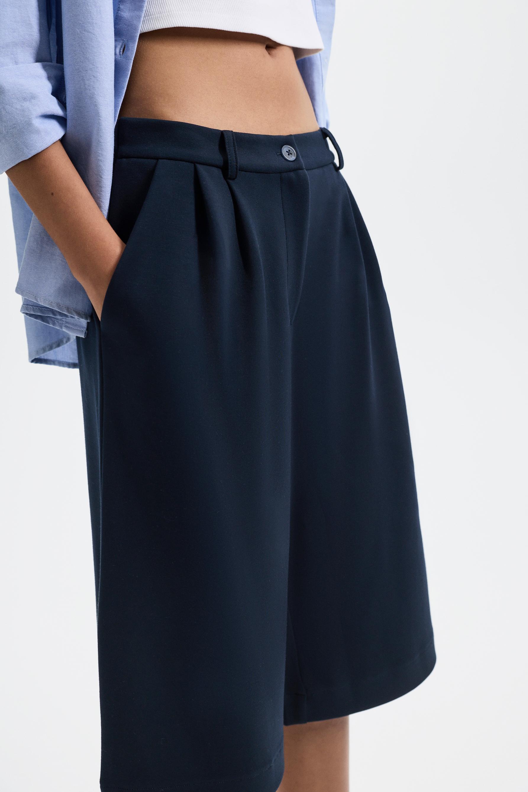 Flowing Bermuda shorts with pleats — DARK NAVY