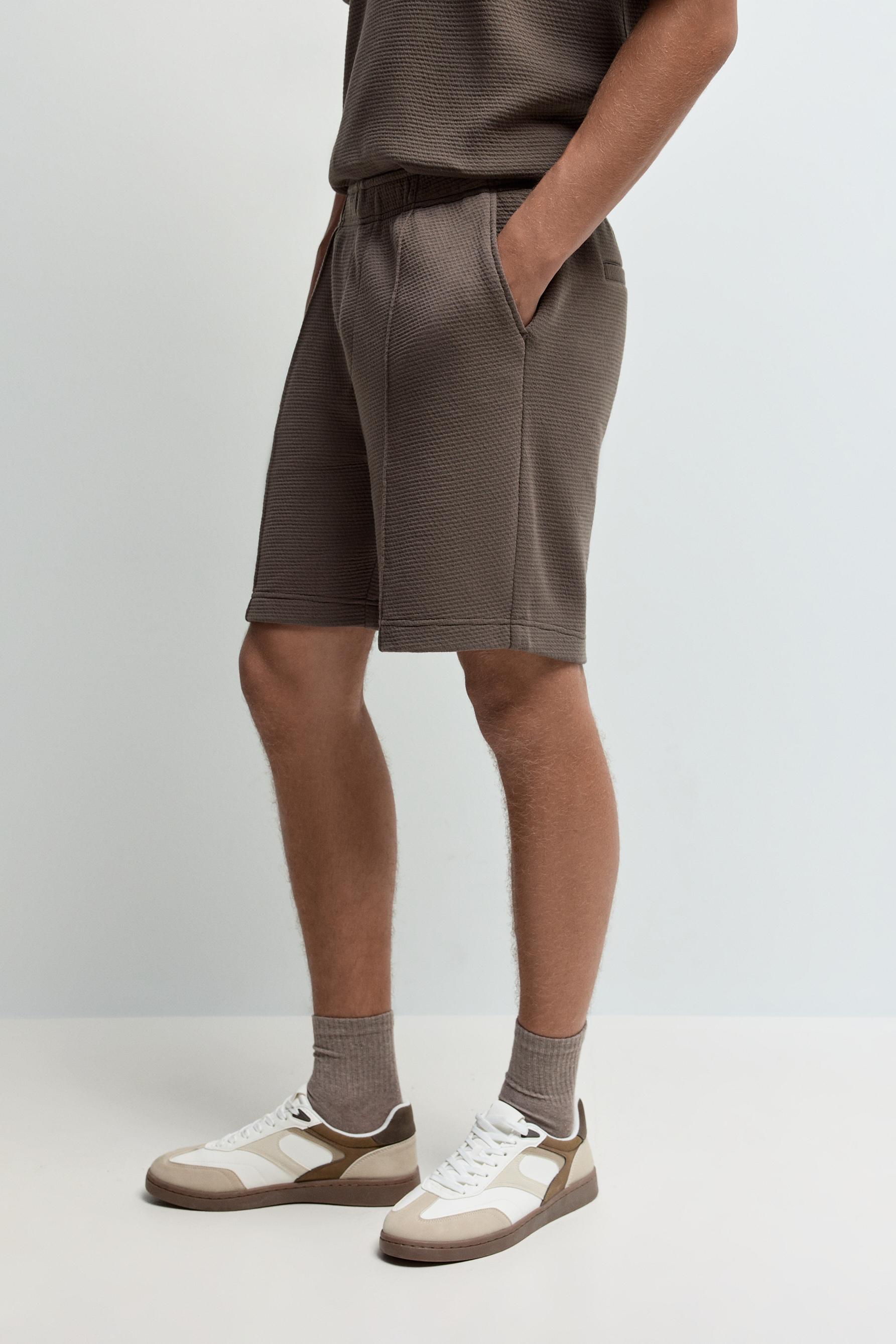 Waffle-textured Bermuda shorts — TAUPE BROWN