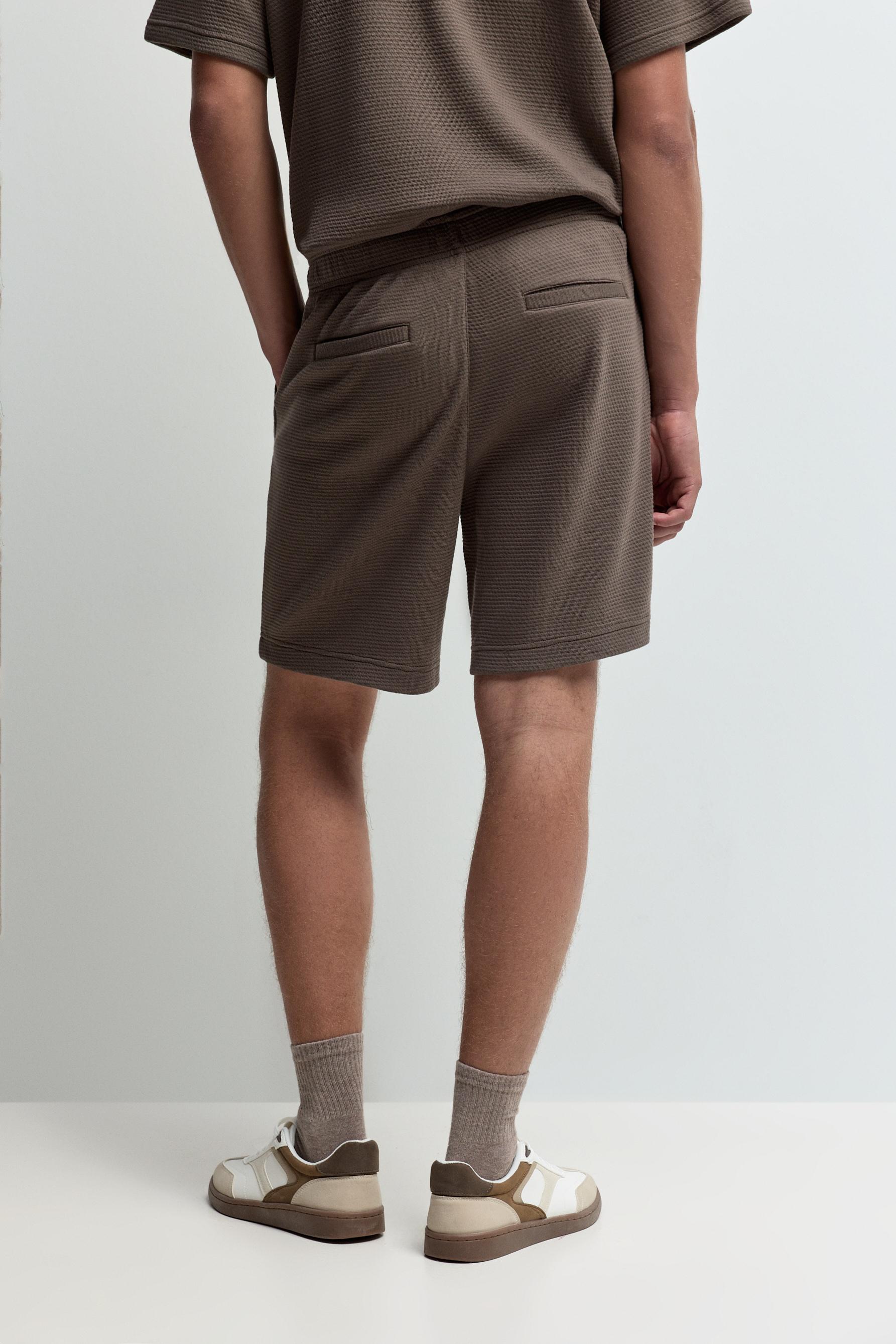 Waffle-textured Bermuda shorts — TAUPE BROWN