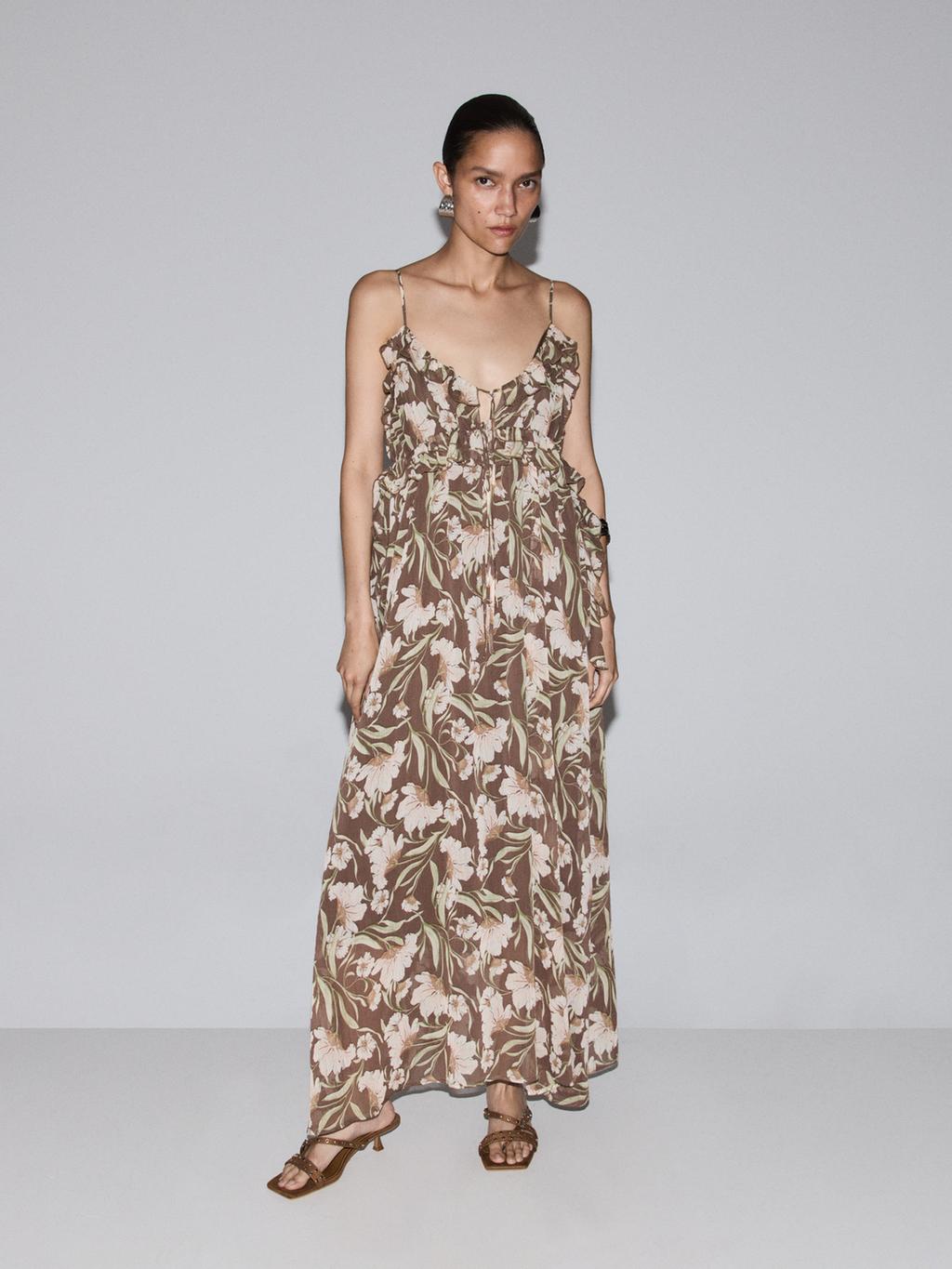 Vestido com folhos