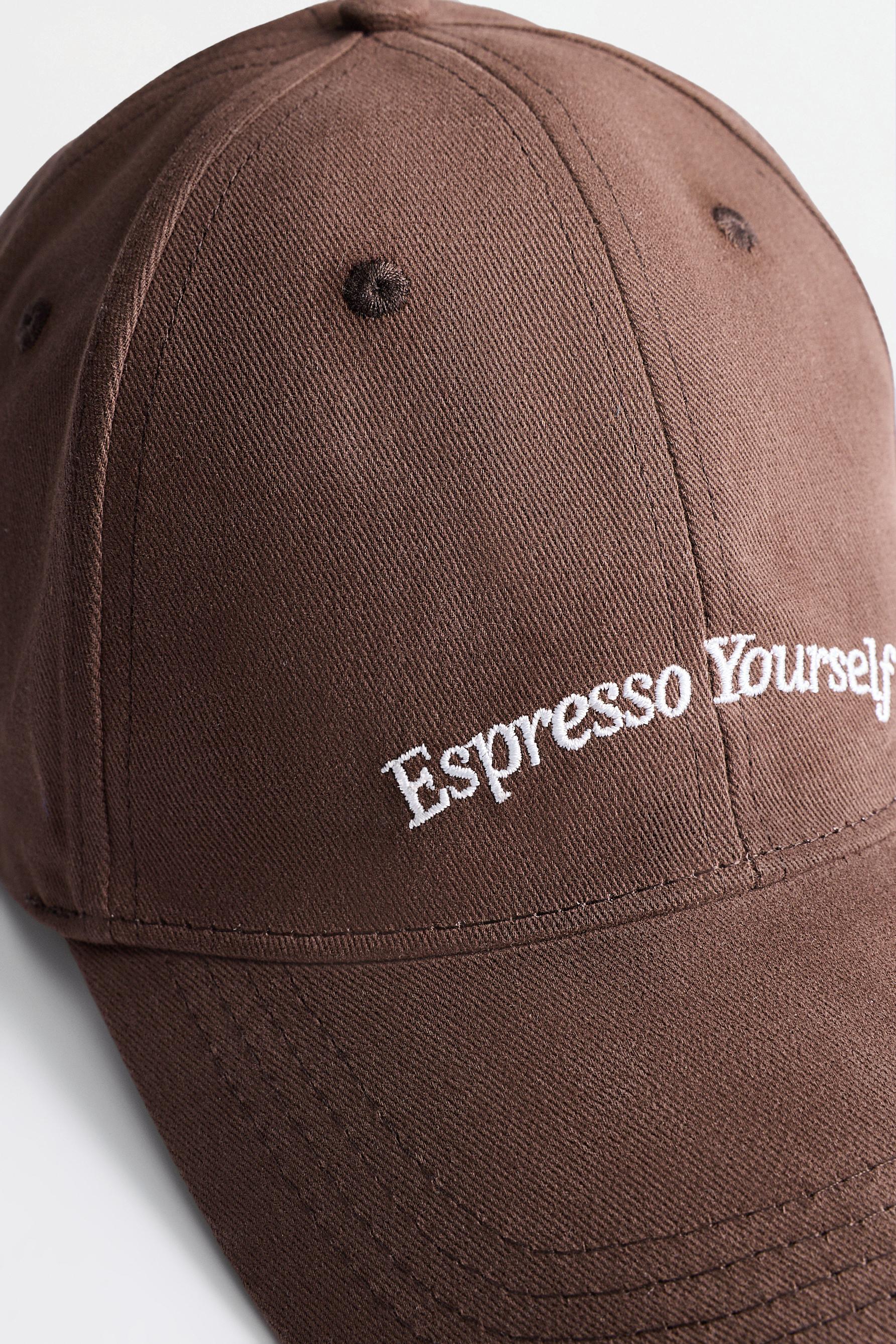 Text embroidered cap — BROWN